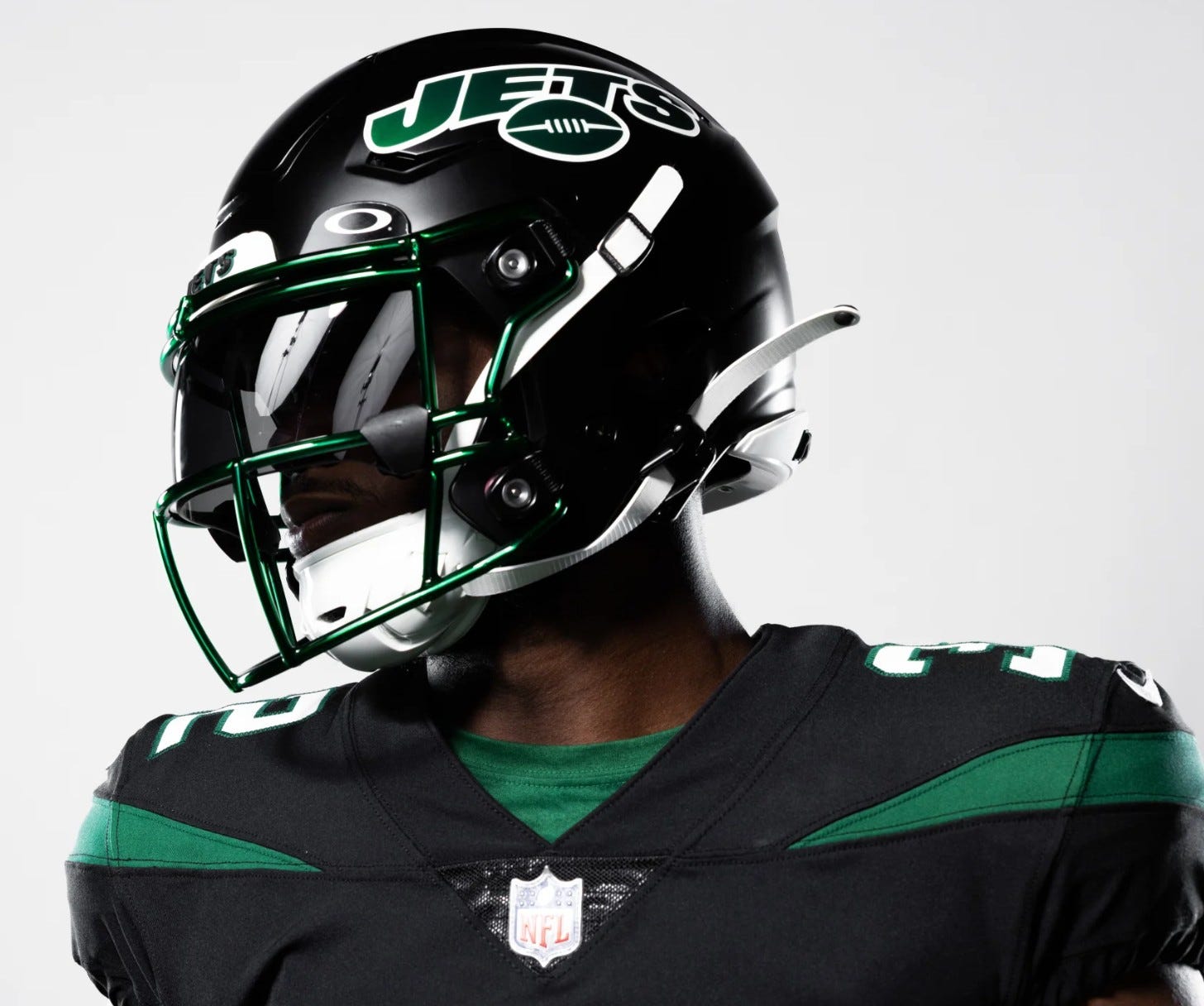 Eagles to debut alternate black helmets for 'SNF' matchup vs. Packers, will  wear them three times this season 