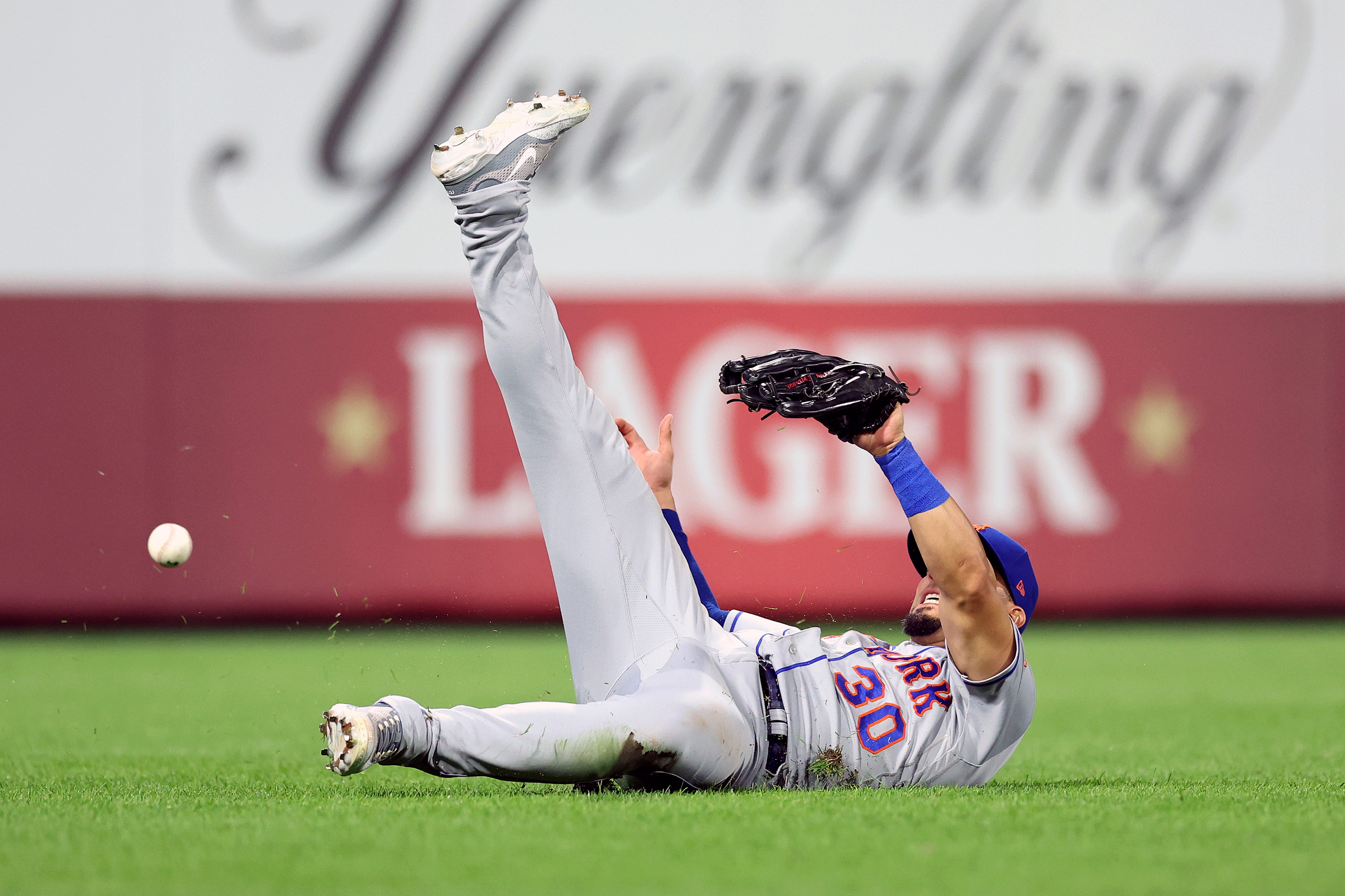 Brewers score 12 runs in one inning, crush Marlins 16-1