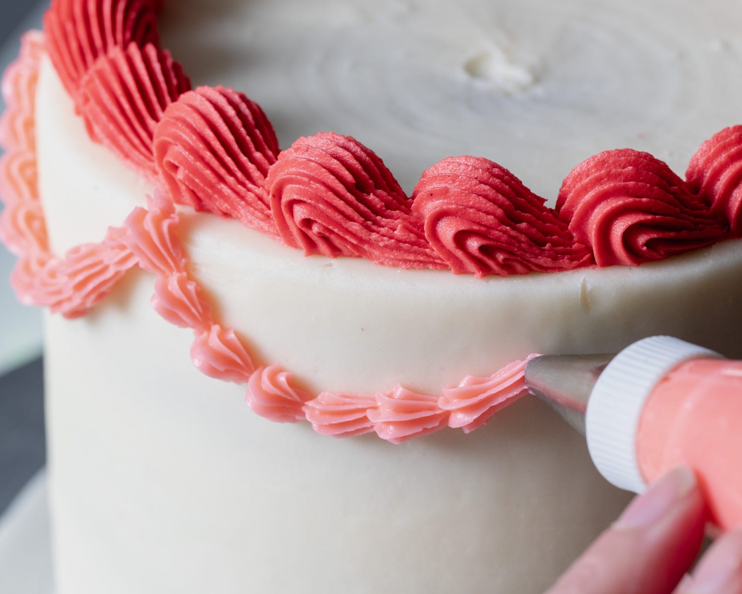 12 Simple and Easy Buttercream Cake Borders - I Scream for Buttercream