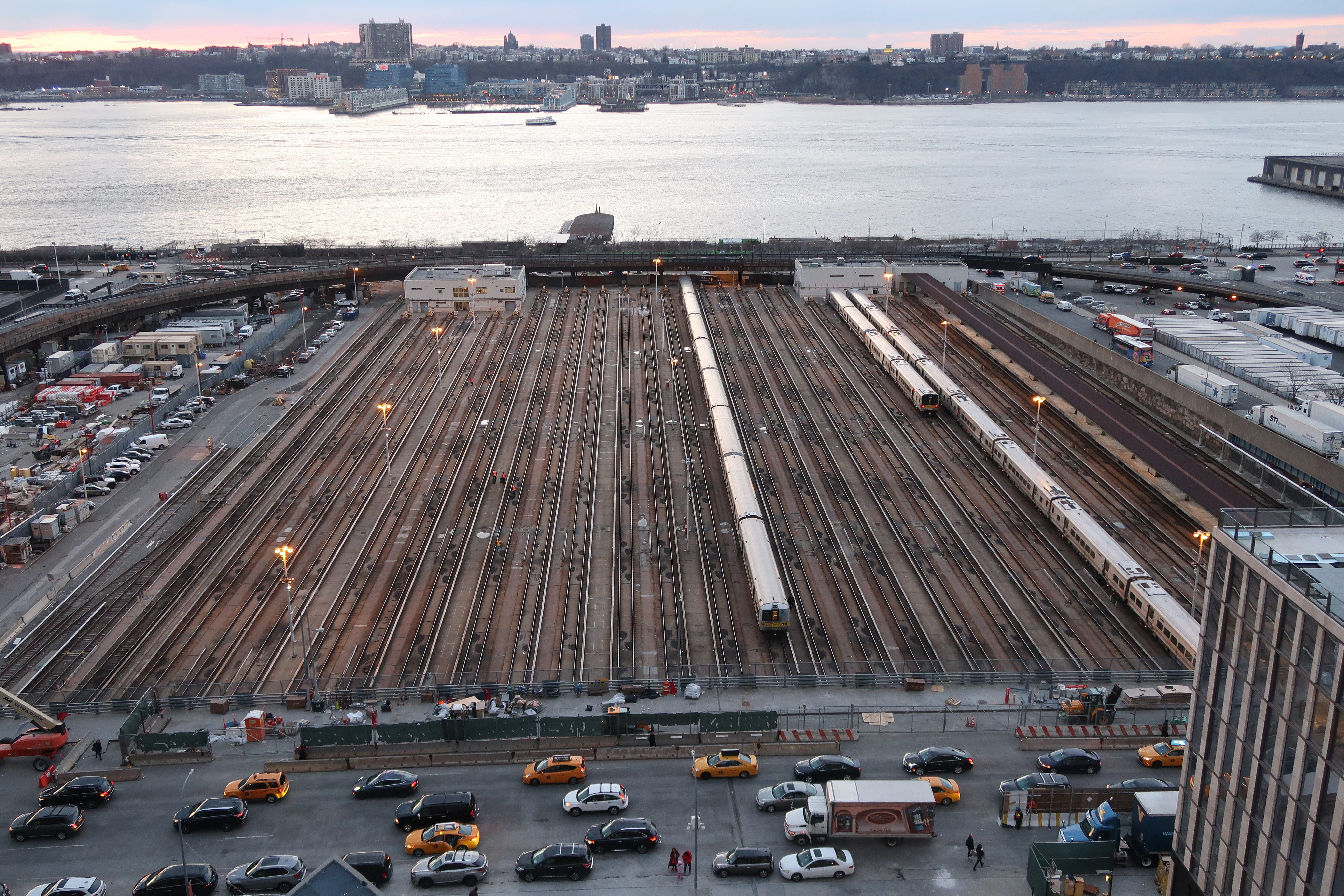 An Abundance of Billionaires Stalls Hudson Yards West
