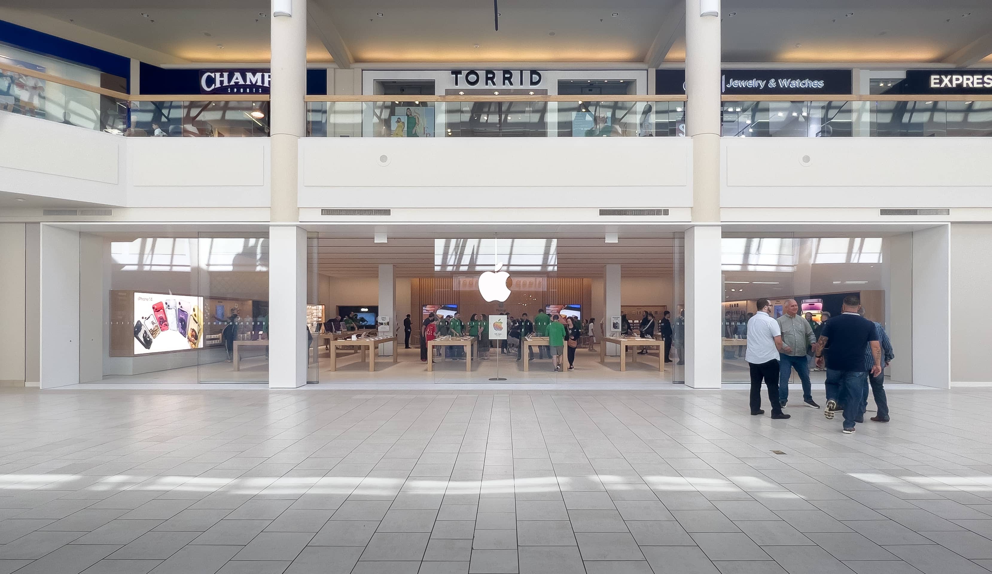 Michael Steeber on X: Mall of America is the 4th Apple Store ever, so it's  move is pretty significant and way overdue for a mall that large. Aside  from Tysons Corner, it's