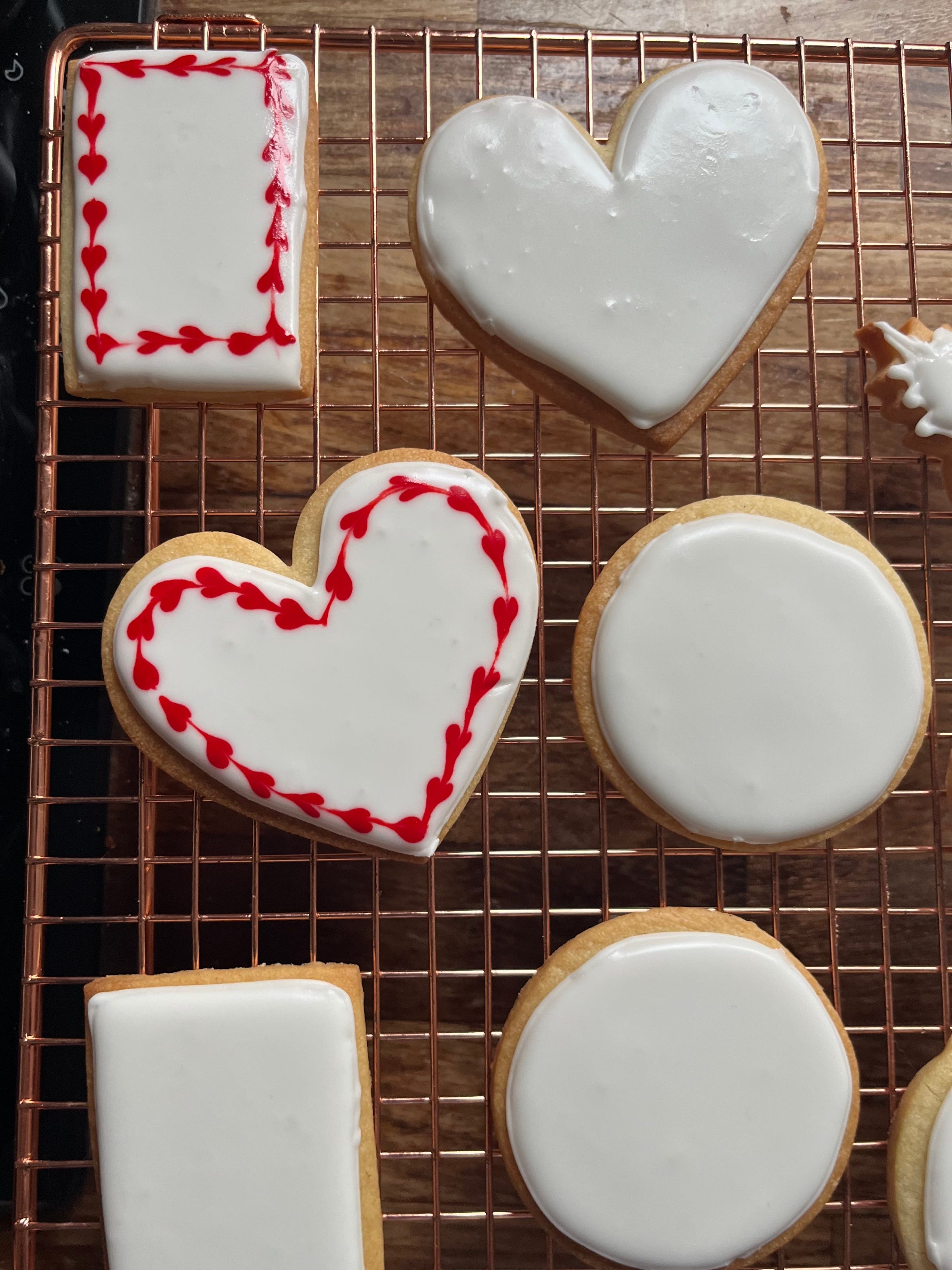 Smart Cookie: 6 Tips For Decorating Cookies with Royal Icing