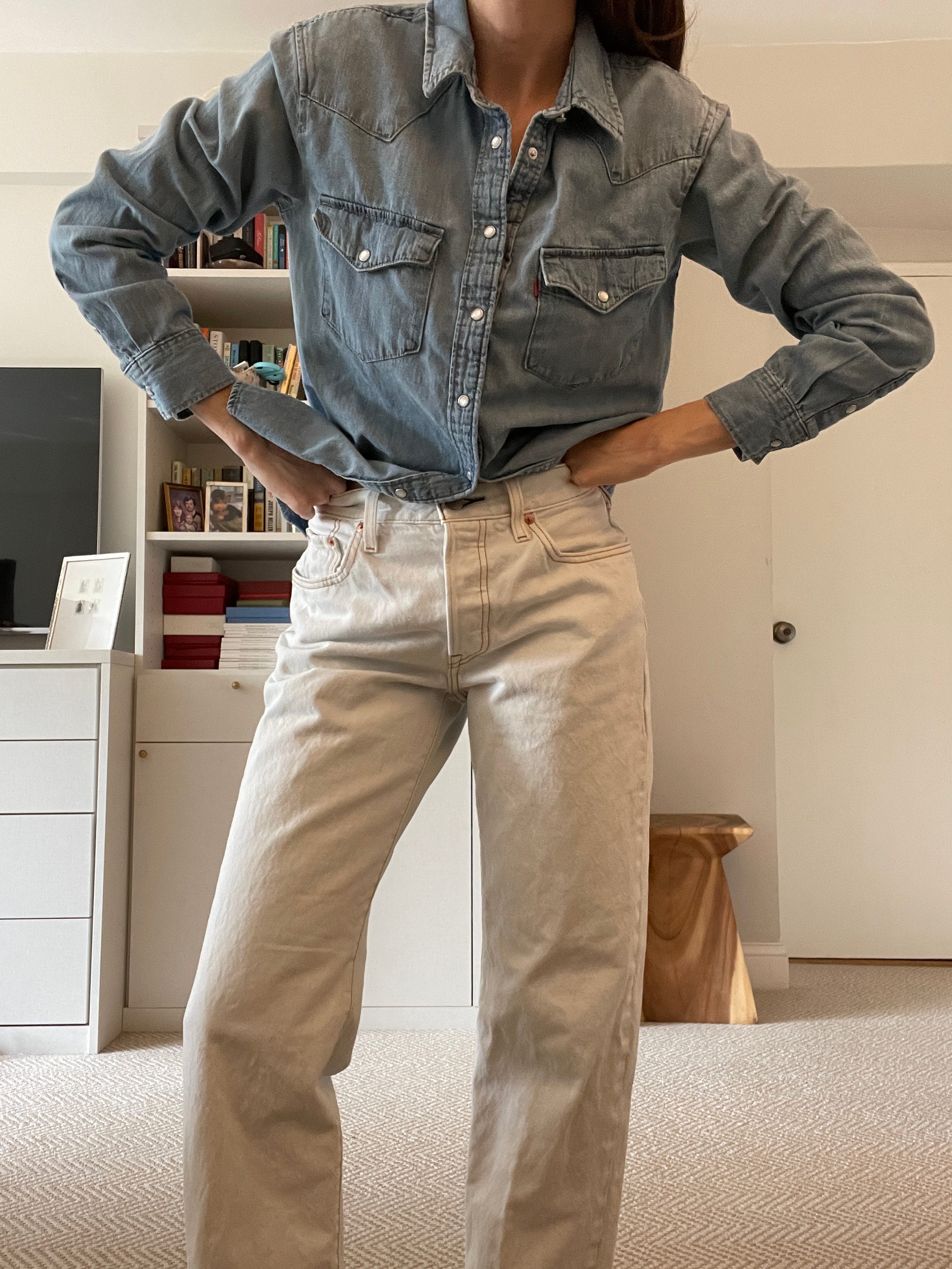 How to Wear Levi's 501 Jeans: A Guide for Chic Women  Levi jeans 501,  Jeans outfit women, Jeans outfit casual