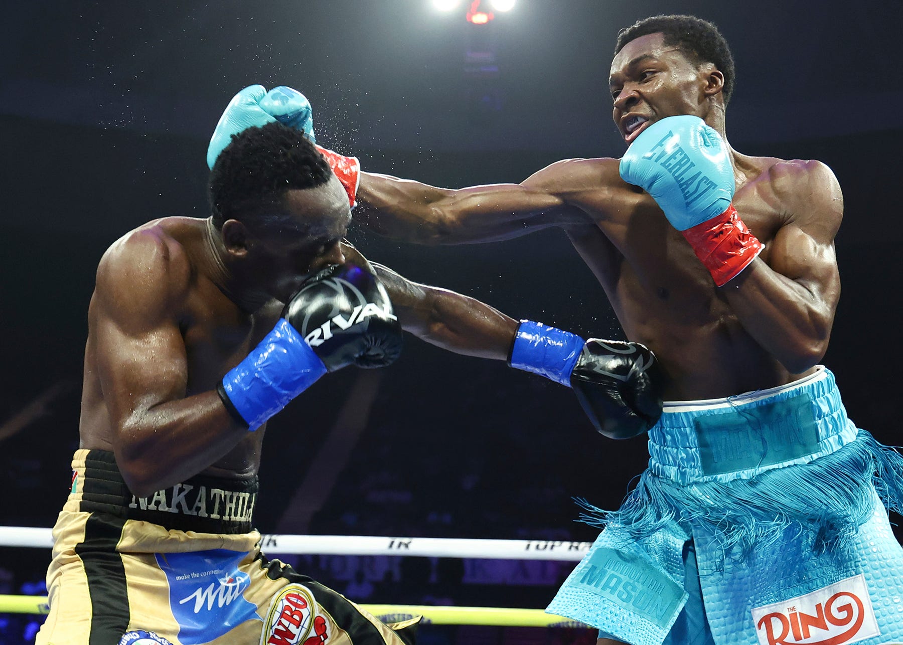 Mason easily stops Nakathila; Albright attacked by Davis brothers