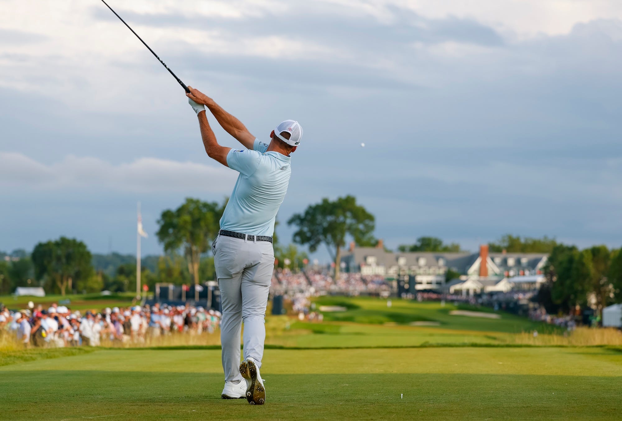 Burns Takes One-Stroke Lead Into U.S. Open Sunday