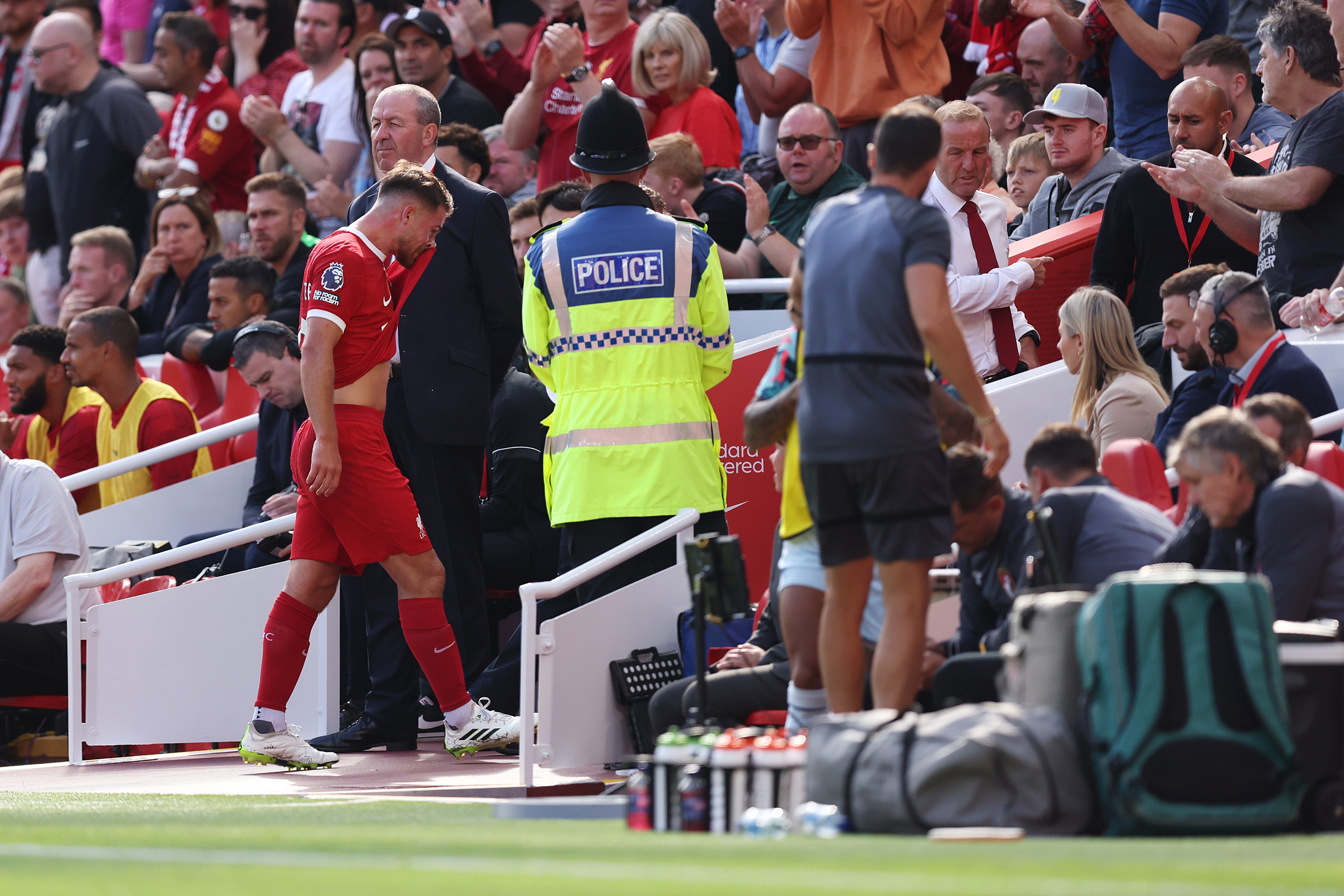 Curtis Jones sends message as Dominik Szoboszlai asked for Liverpool shirt  in tunnel - Liverpool Echo