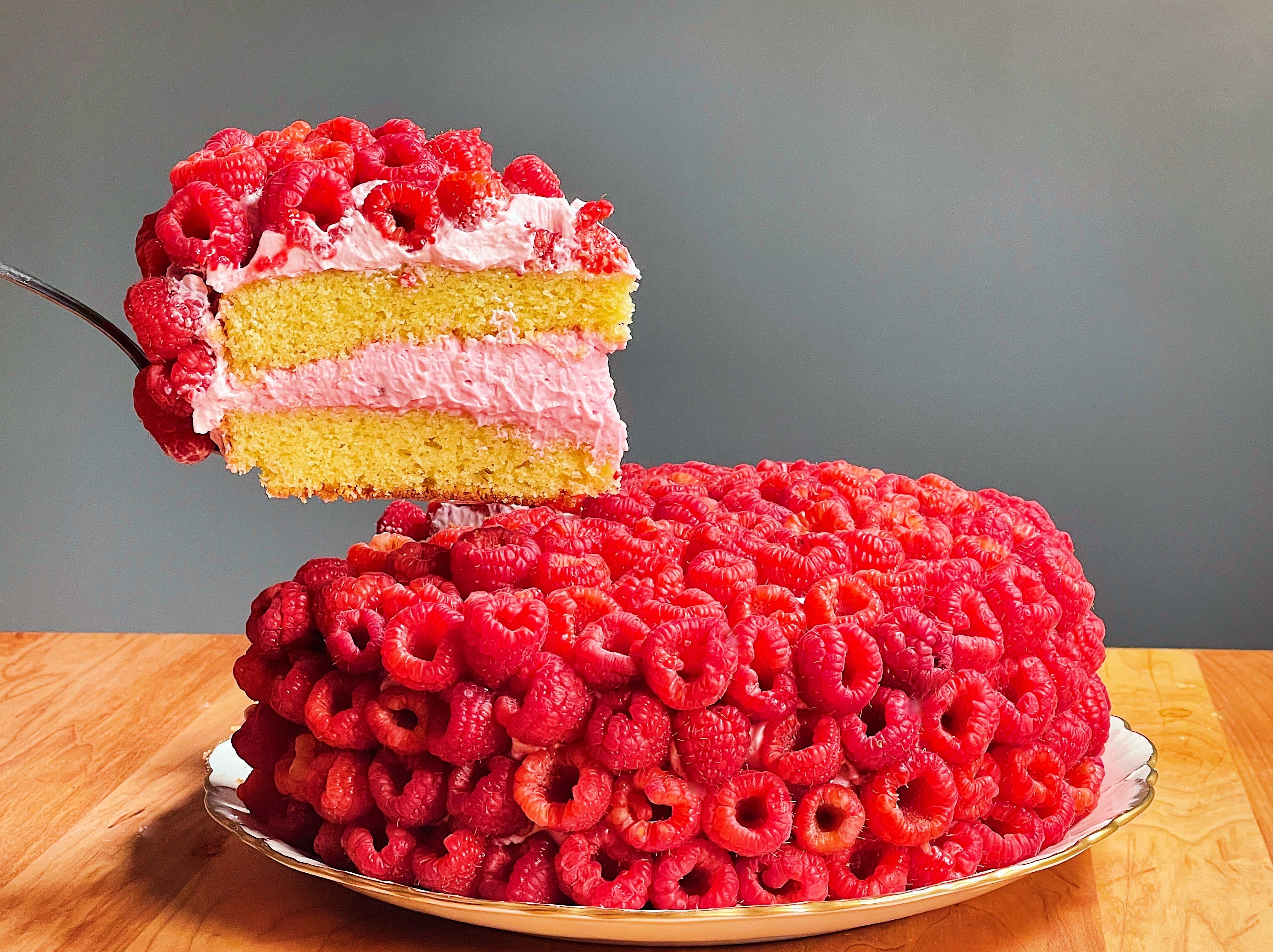 Lemon Raspberry Cake - The Frozen Biscuit