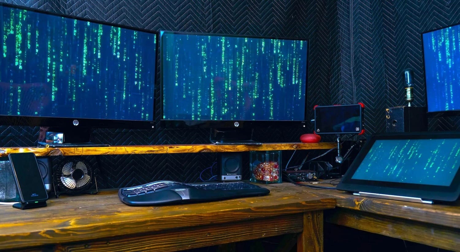 Start a Sneaky Online Empire from Your Bedroom (In Silence) to Unlock Passive Income