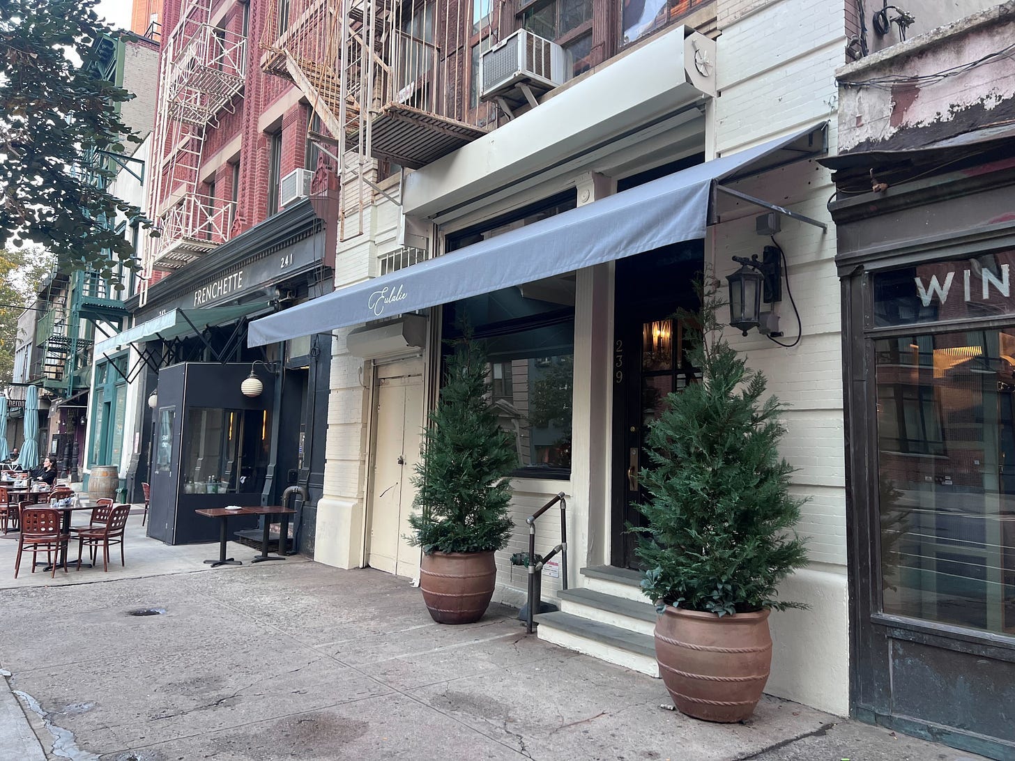 Bergdorf Goodman Men's Bar Restaurant - New York, NY
