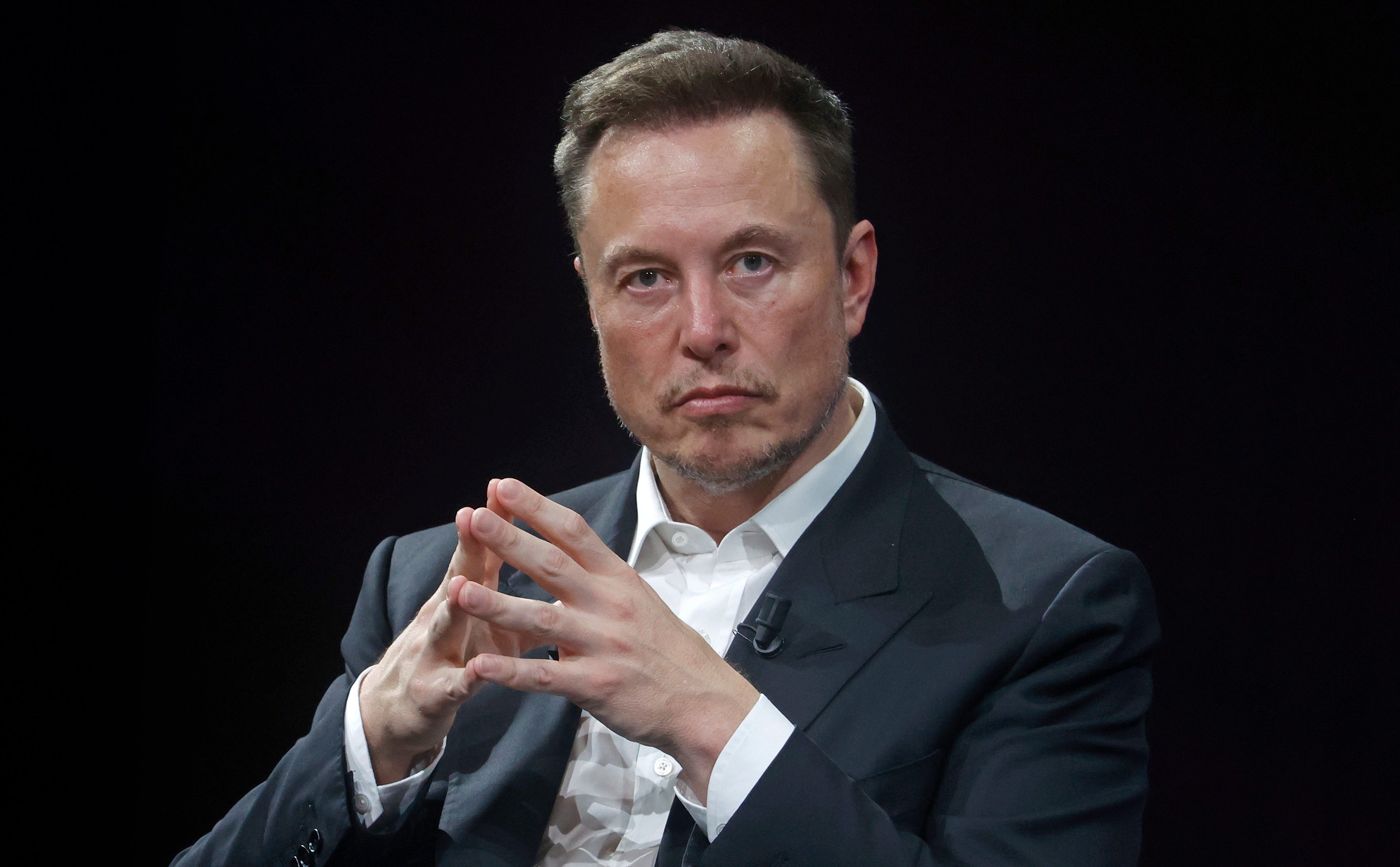 Elon Musk Throws Podcaster Lex Fridman, Training For Mark Zuckerberg Fight