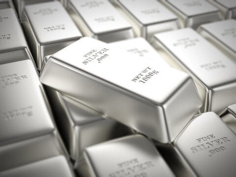 Nhu cầu về bạc ngày càng tăng mạnh lên và dự đoán sẽ đạt mức 1.2 Tỷ ounce vào năm 2024 này.