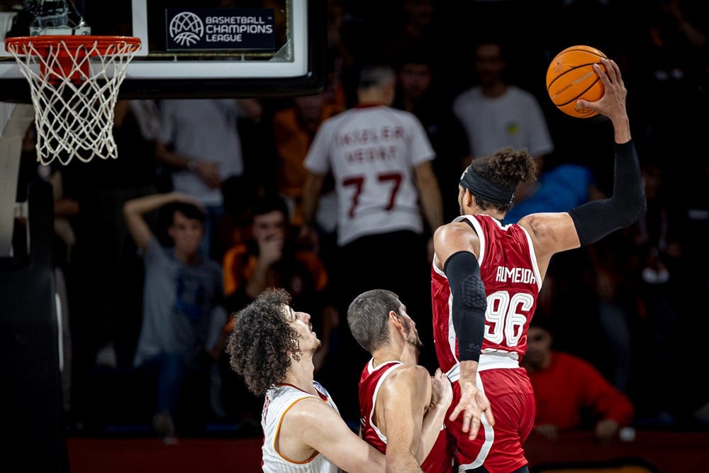 Portugal lidera a pré-qualificação e aproxima-se do Europeu de basquetebol  - JPN