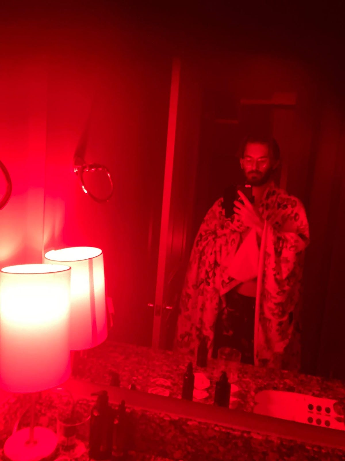 I use red lights to help me sleep betterand you can, too