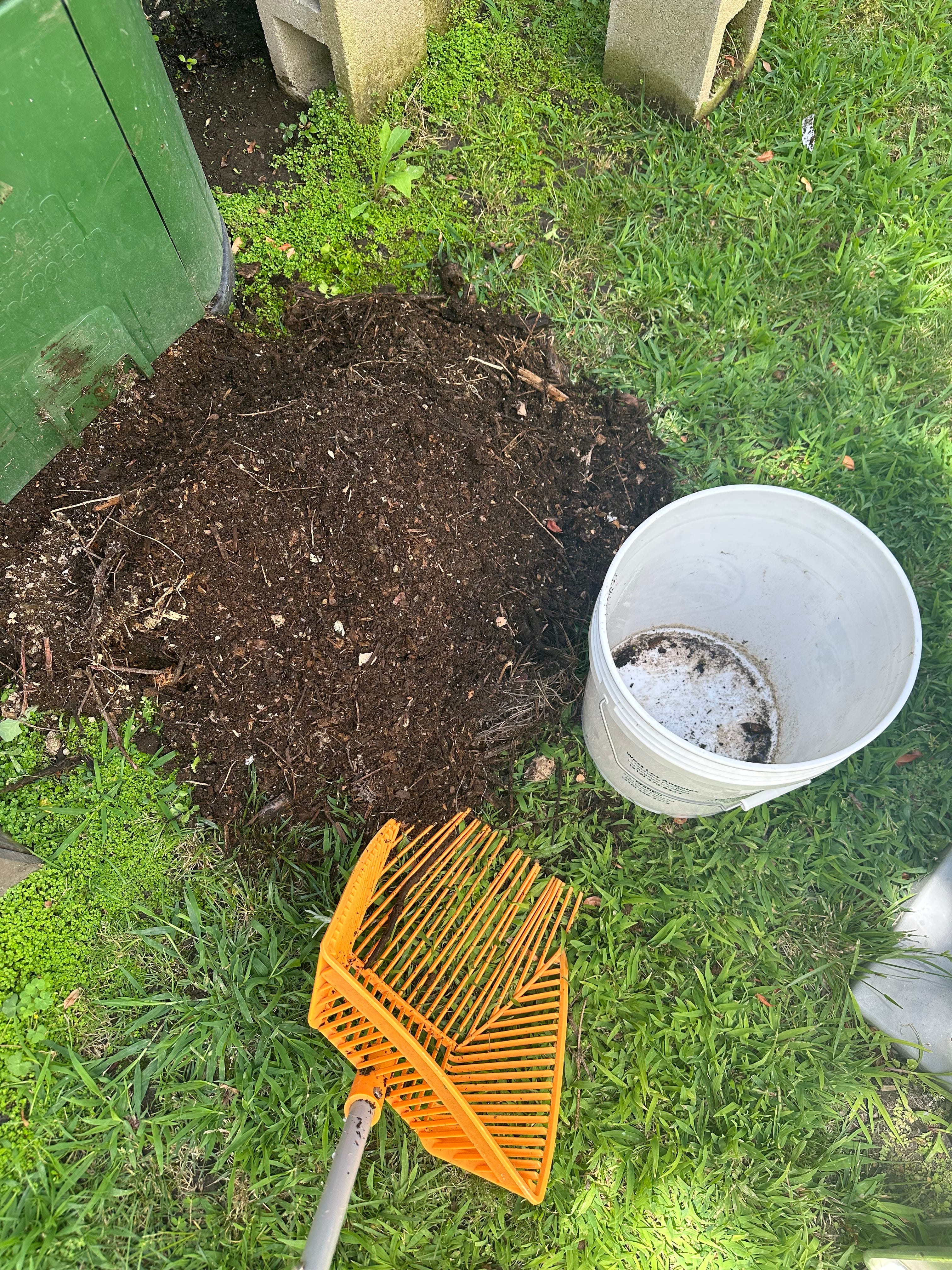 Garden Essentials 2 Compost Carmen in the Garden