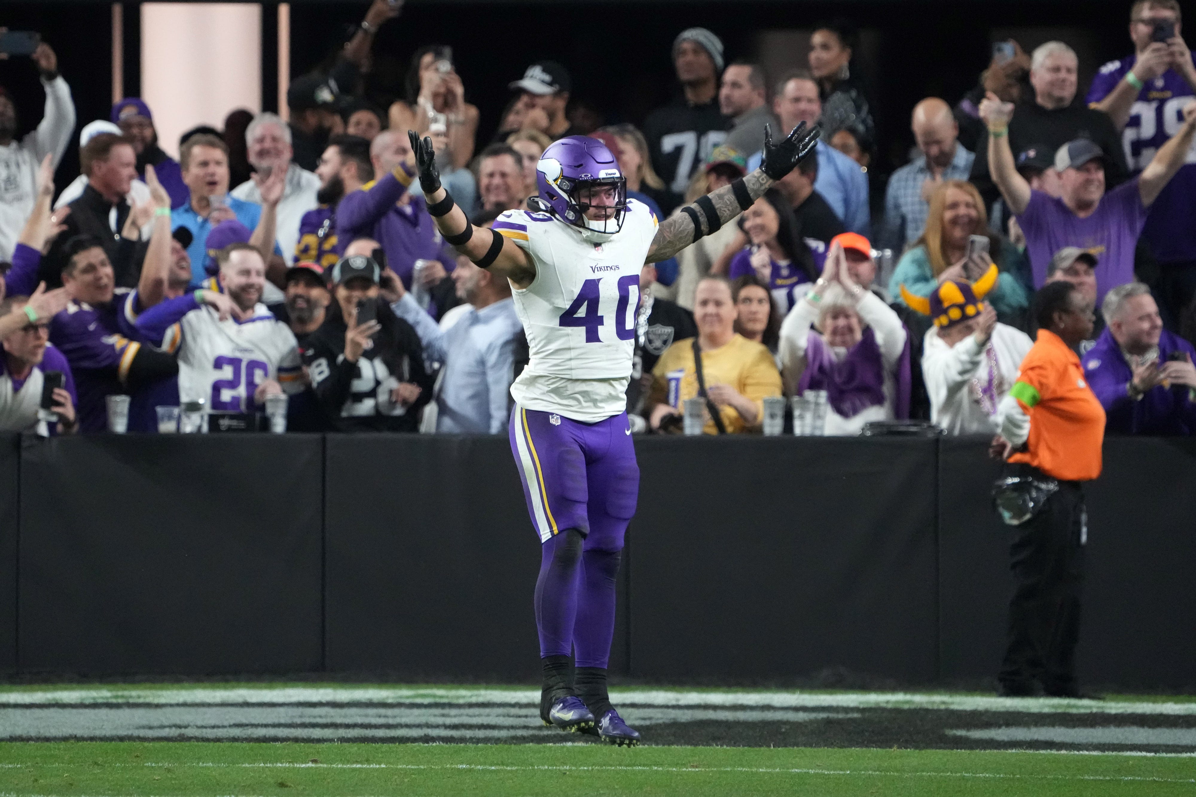 In ugly Vikings win, rookie linebacker Ivan Pace Jr. shines - Sports  Illustrated Minnesota Sports, News, Analysis, and More