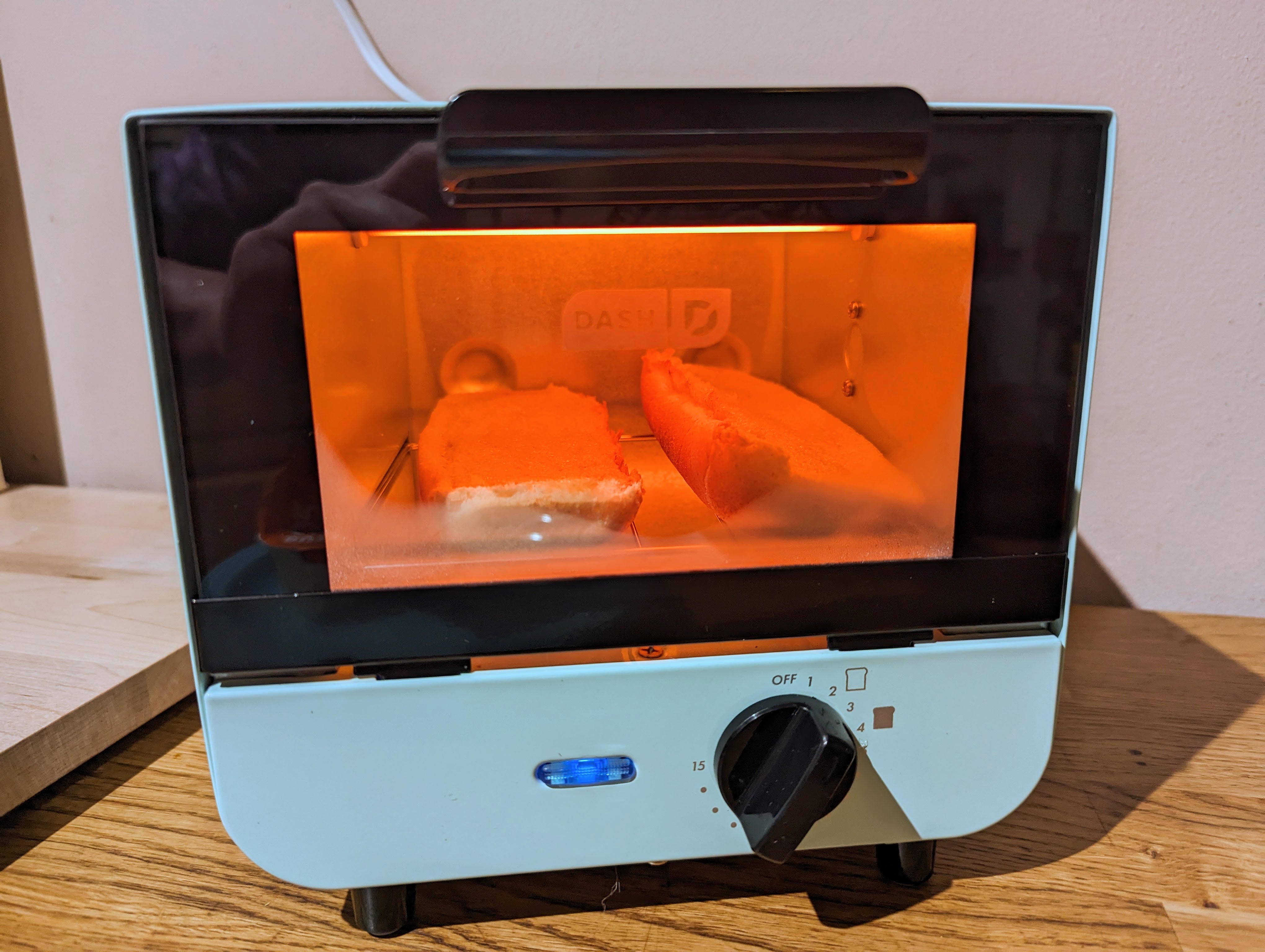 Best Toaster Over For Small Kitchens: DASH Mini Toaster Oven