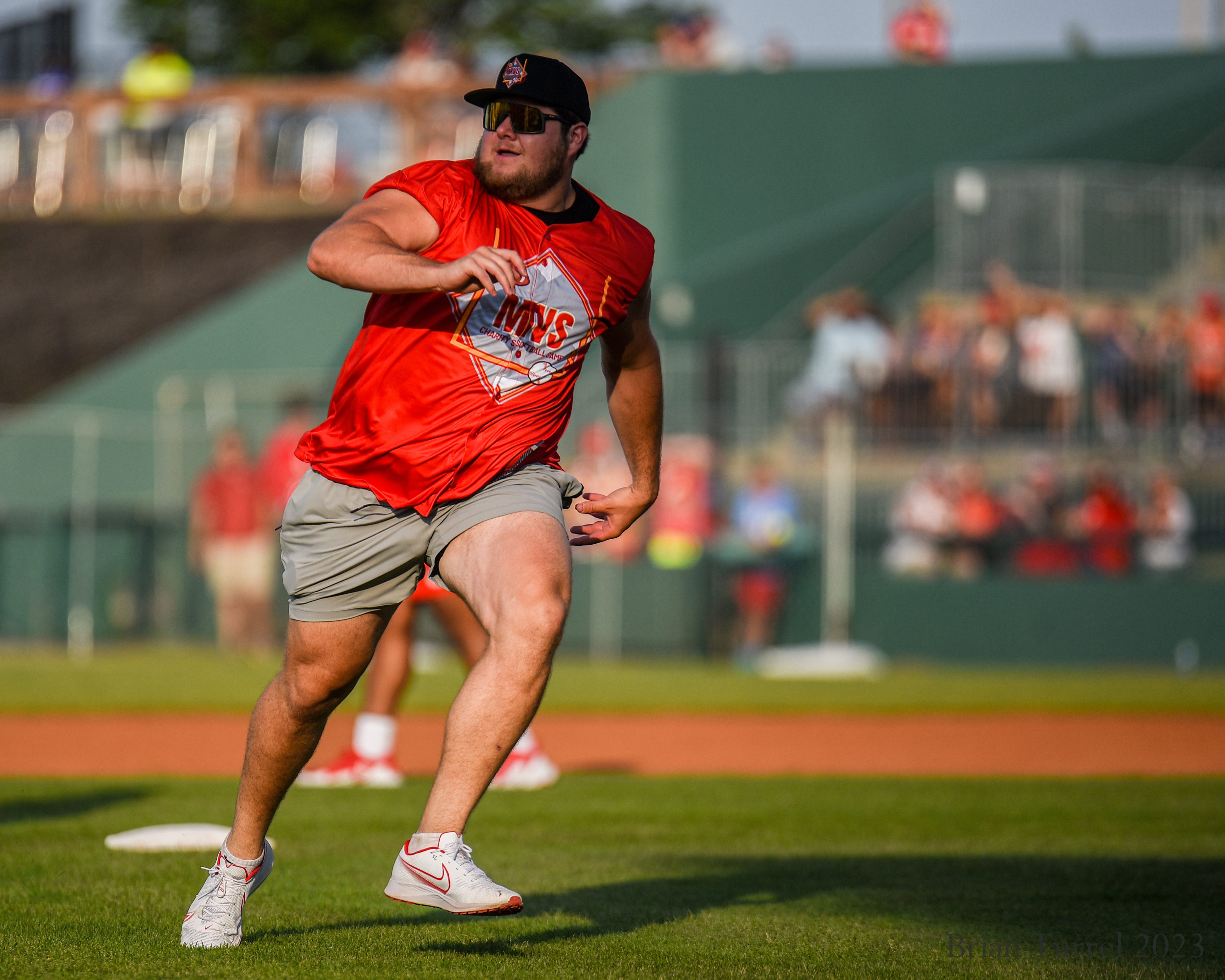 Chiefs' Patrick Mahomes near-flawless at Marquez Valdes-Scantling's charity  softball game