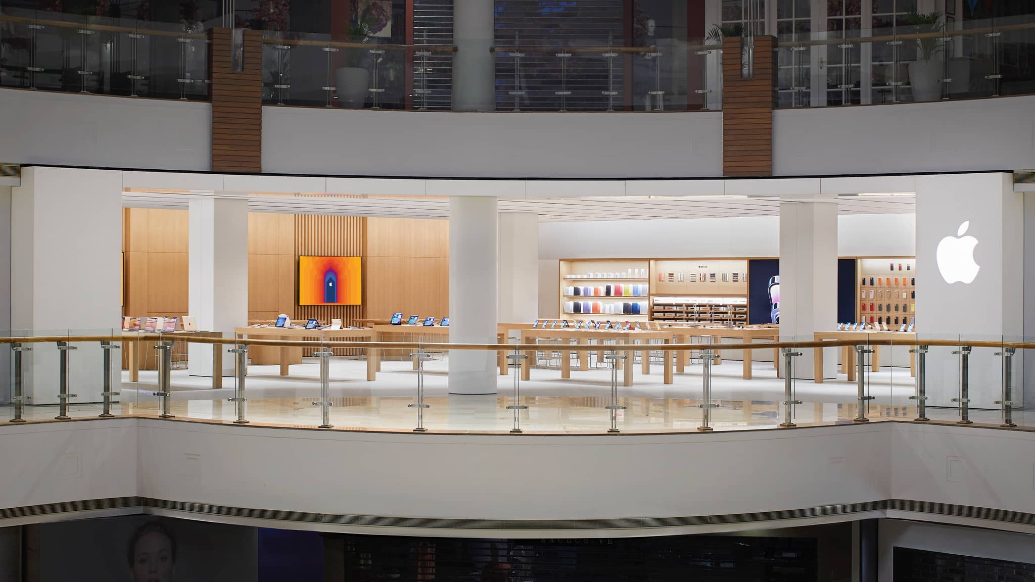 Beverly Center - Apple Store - Apple