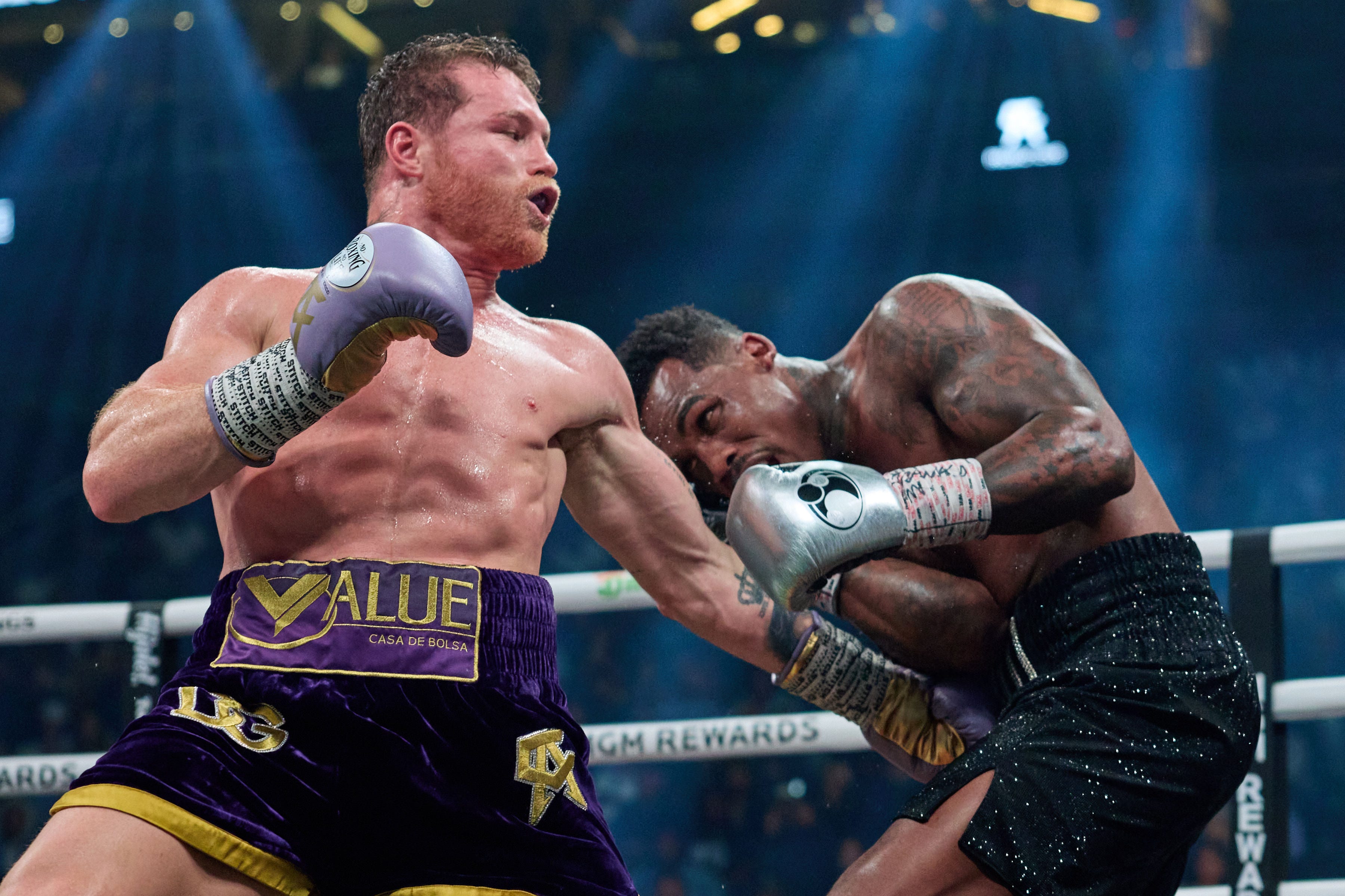 Canelo Alvarez dominates Jermell Charlo, retains undisputed super  middleweight titles