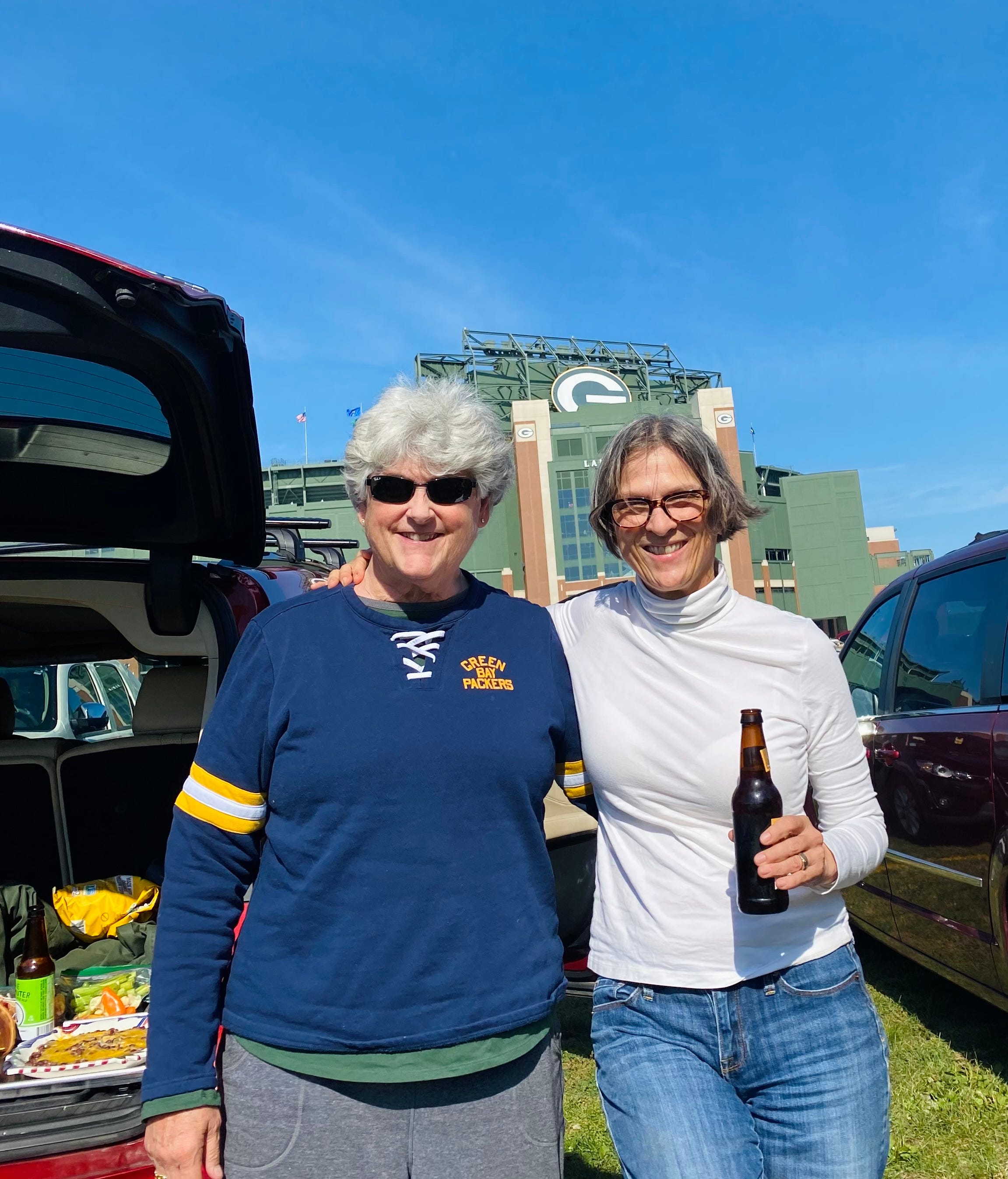 Packers tailgating scene outside Lambeau is filled with crazy