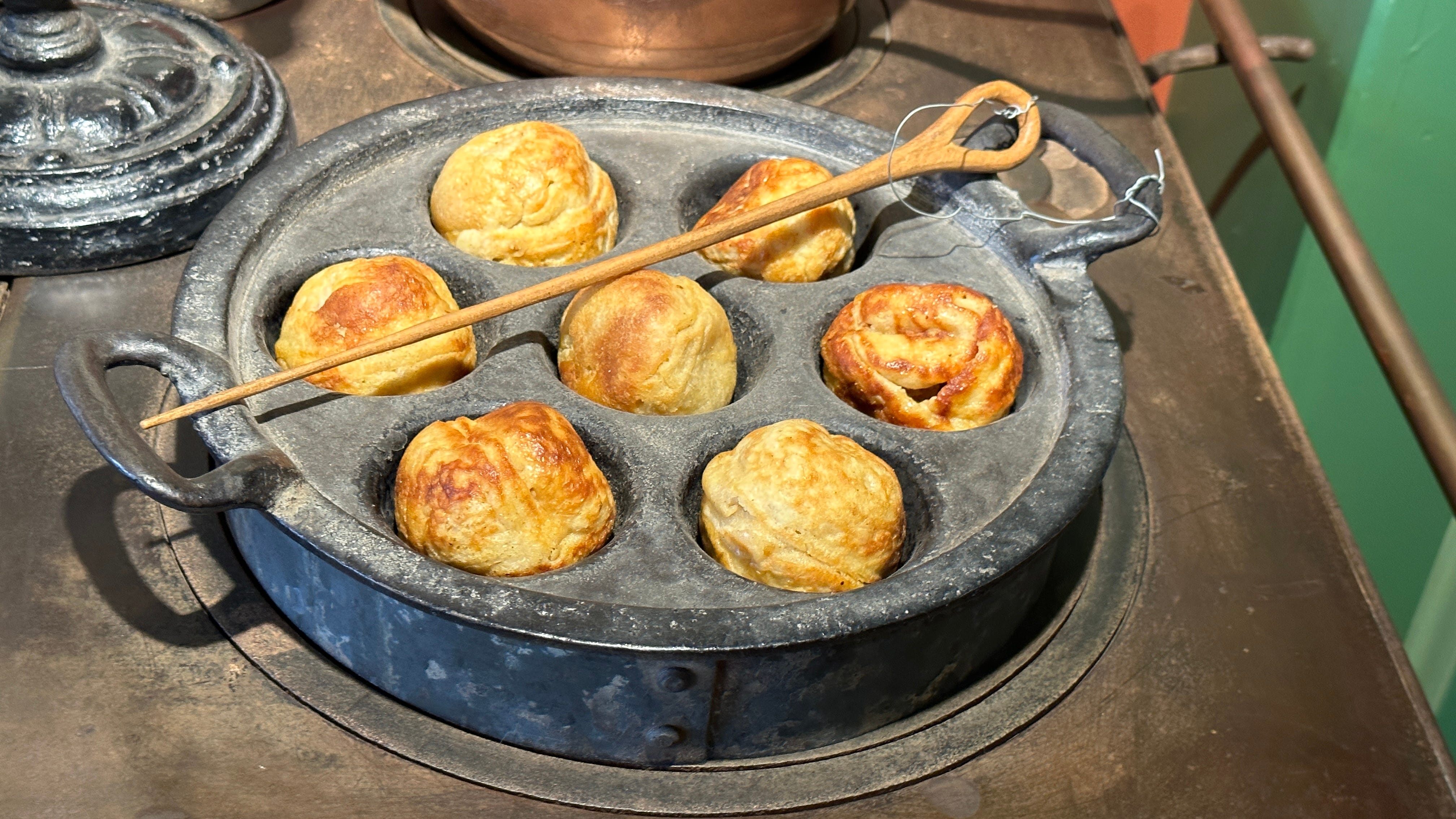 Commercial Chef Cast Iron Danish Aebleskiver Pan 7 Pancake Balls cookw