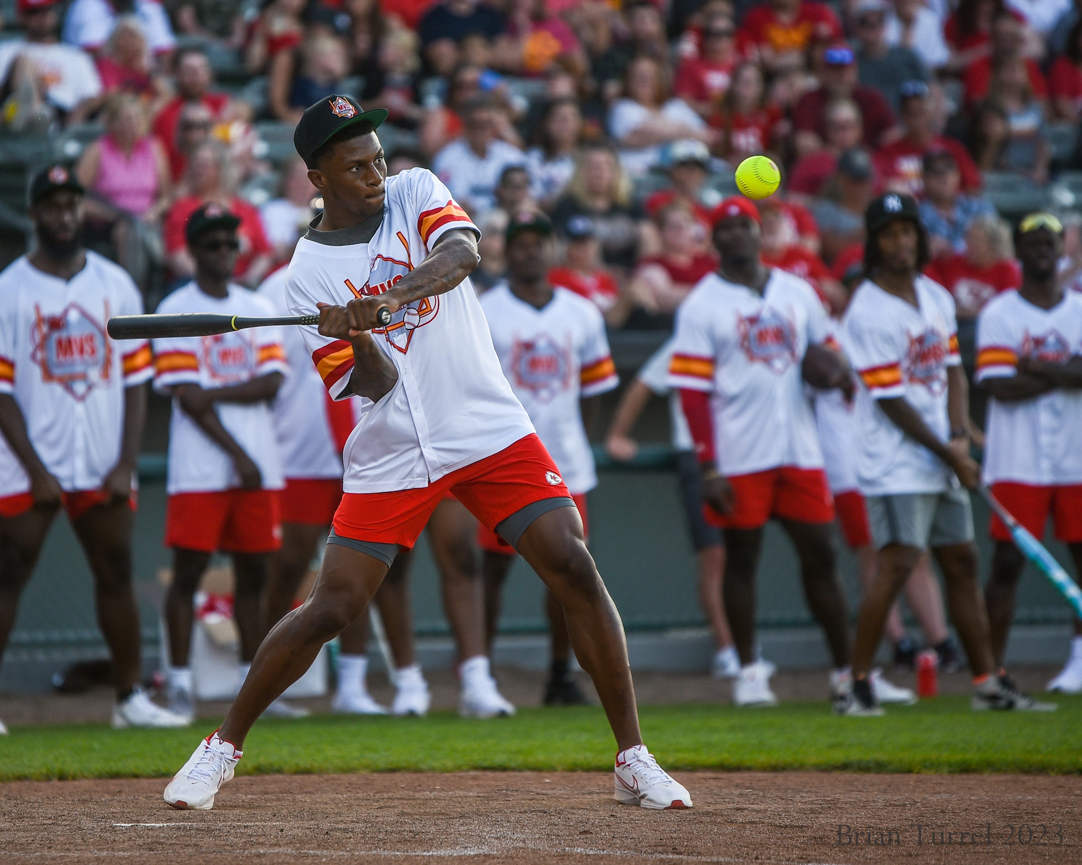 KANSAS CITY CHIEF MARQUEZ VALDES-SCANTLING TO HOST CHARITY SOFTBALL GAME - Kansas  City Monarchs