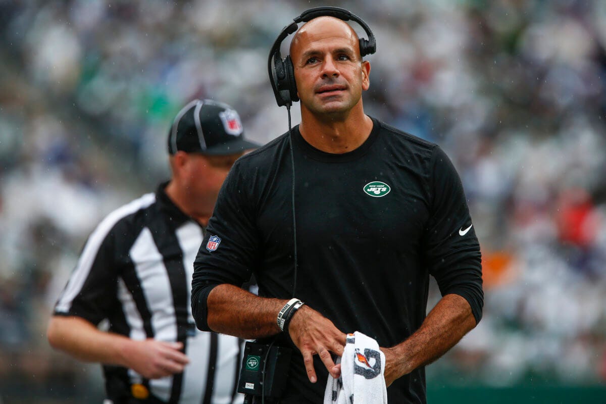 NY Jets players line up for Lamar Jackson jerseys after he destroyed Jets