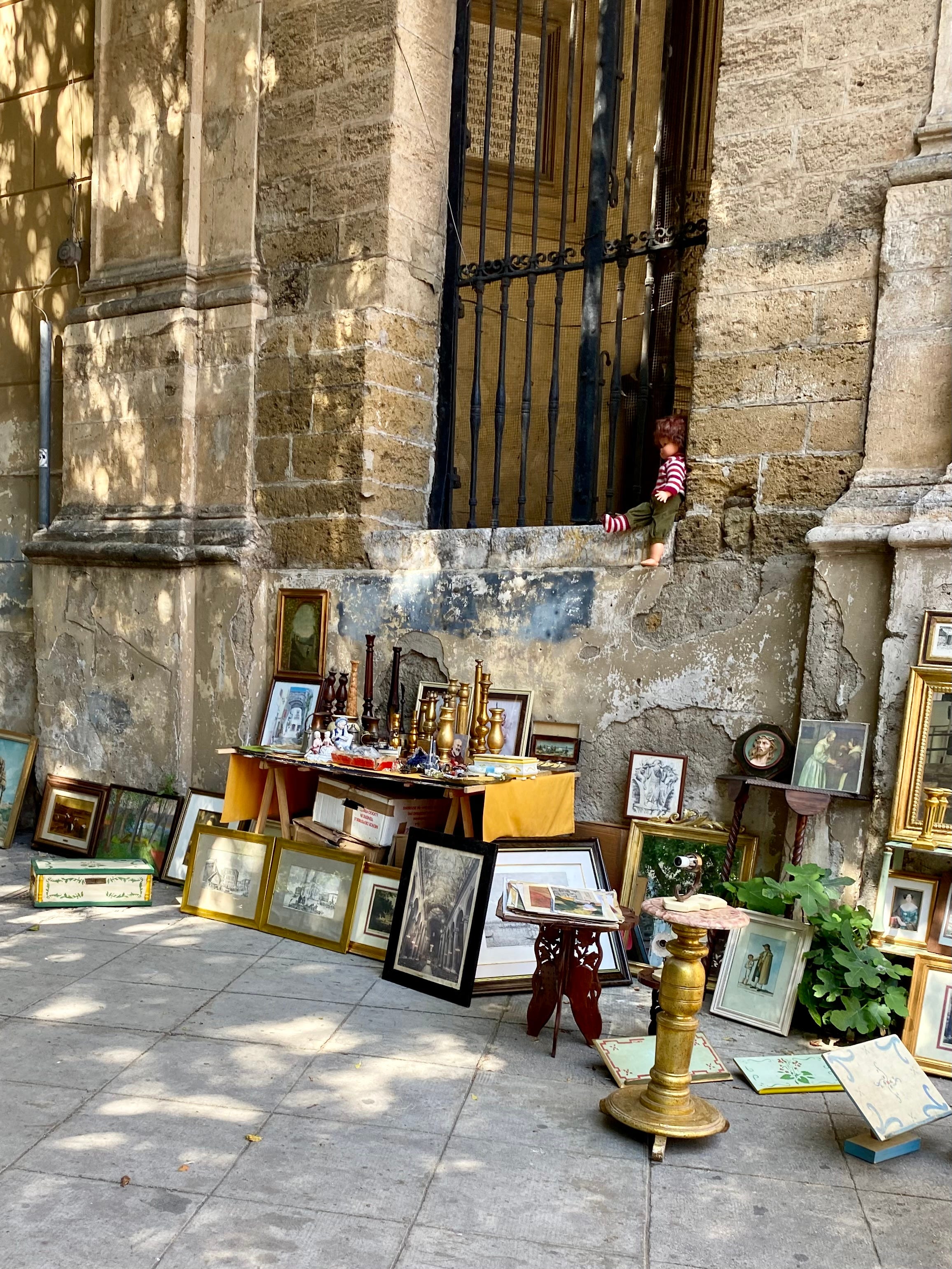The plate that haunts me from Palermo’s flea market in Piazza Marina
