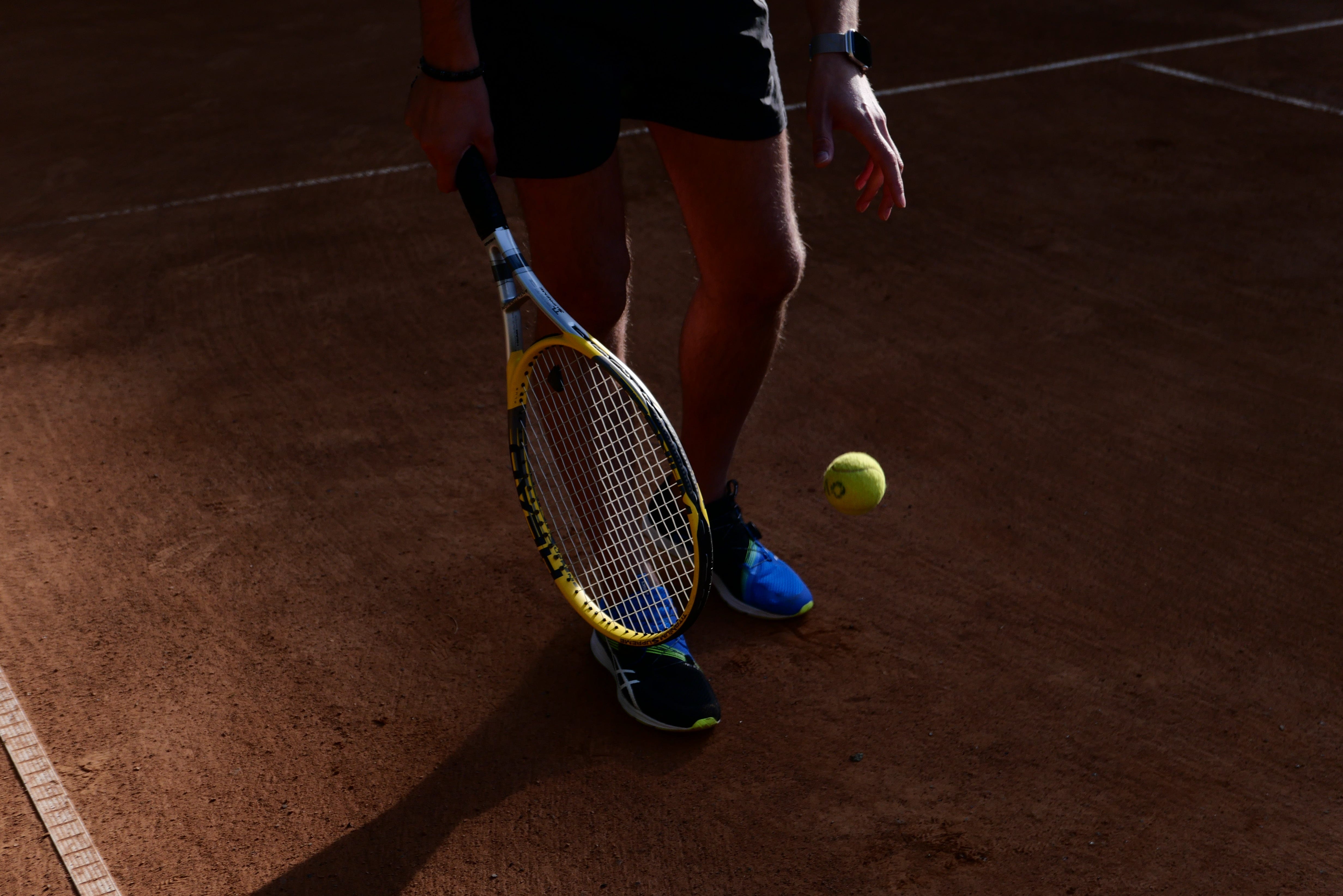 Cómo elegir la raqueta de tenis adecuada a tu nivel: en qué fijarte