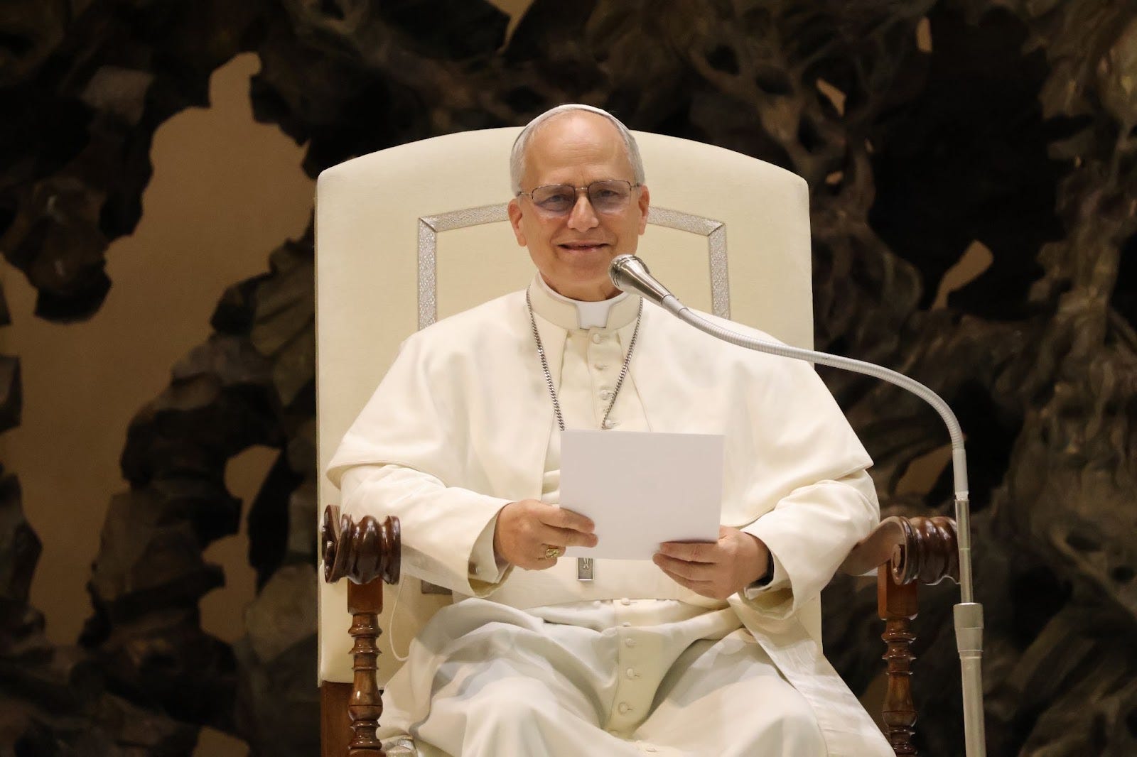 Pope Leo: Journalists should 'disarm communication'
