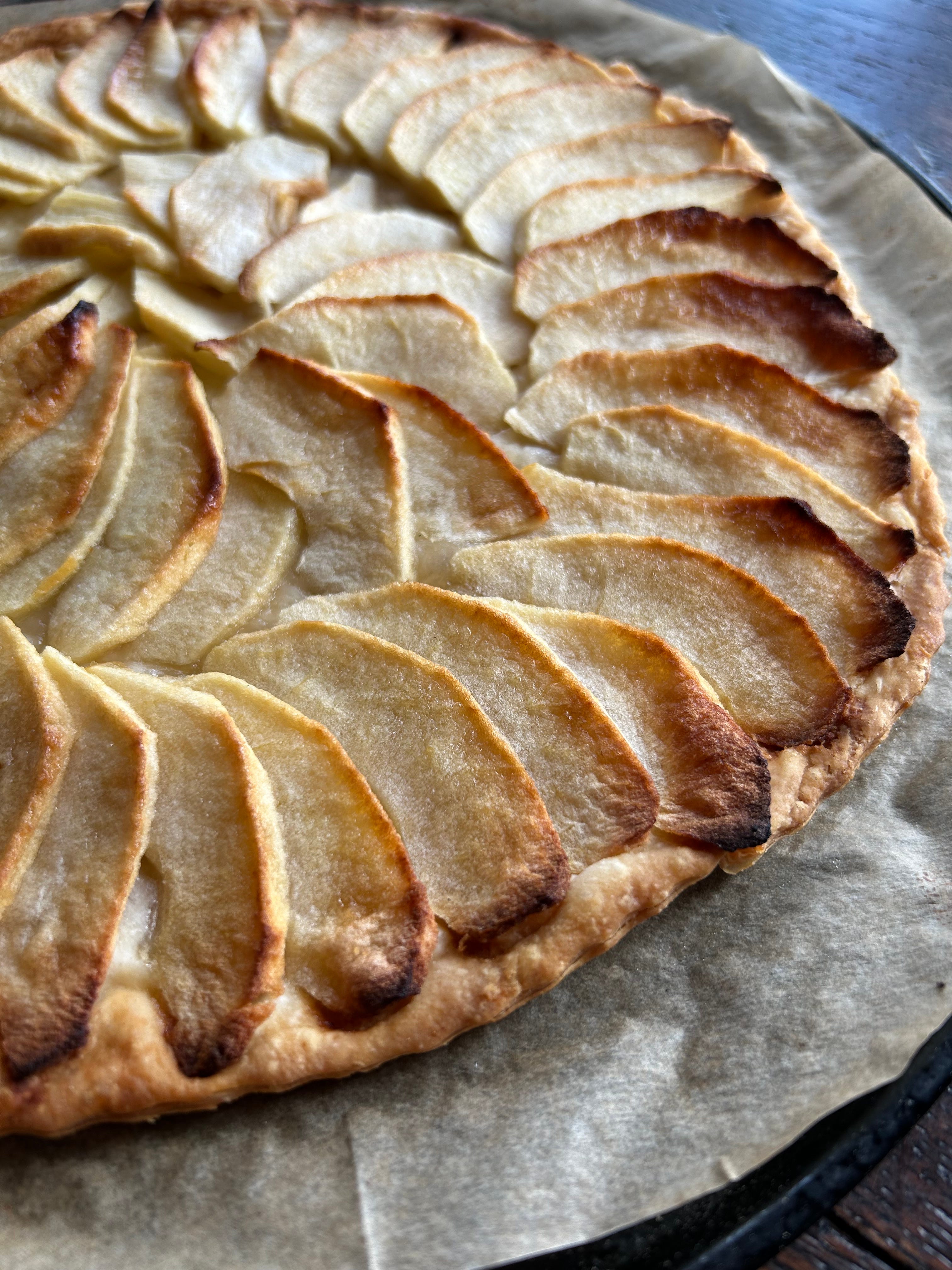 Flat apple & vanilla tart recipe | BBC Good Food