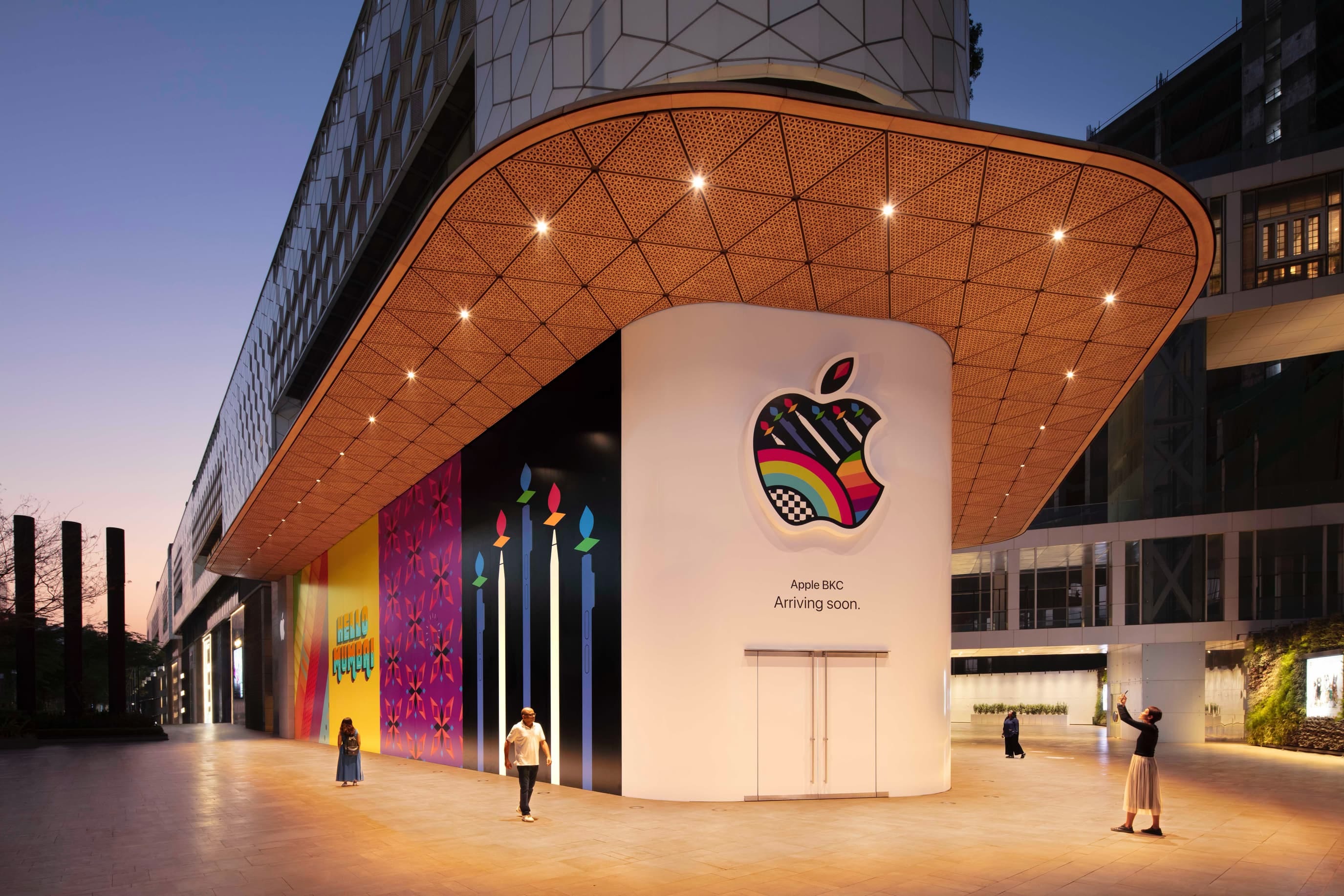 Apple Michigan Avenue Chicago Store Opens as New Flagship