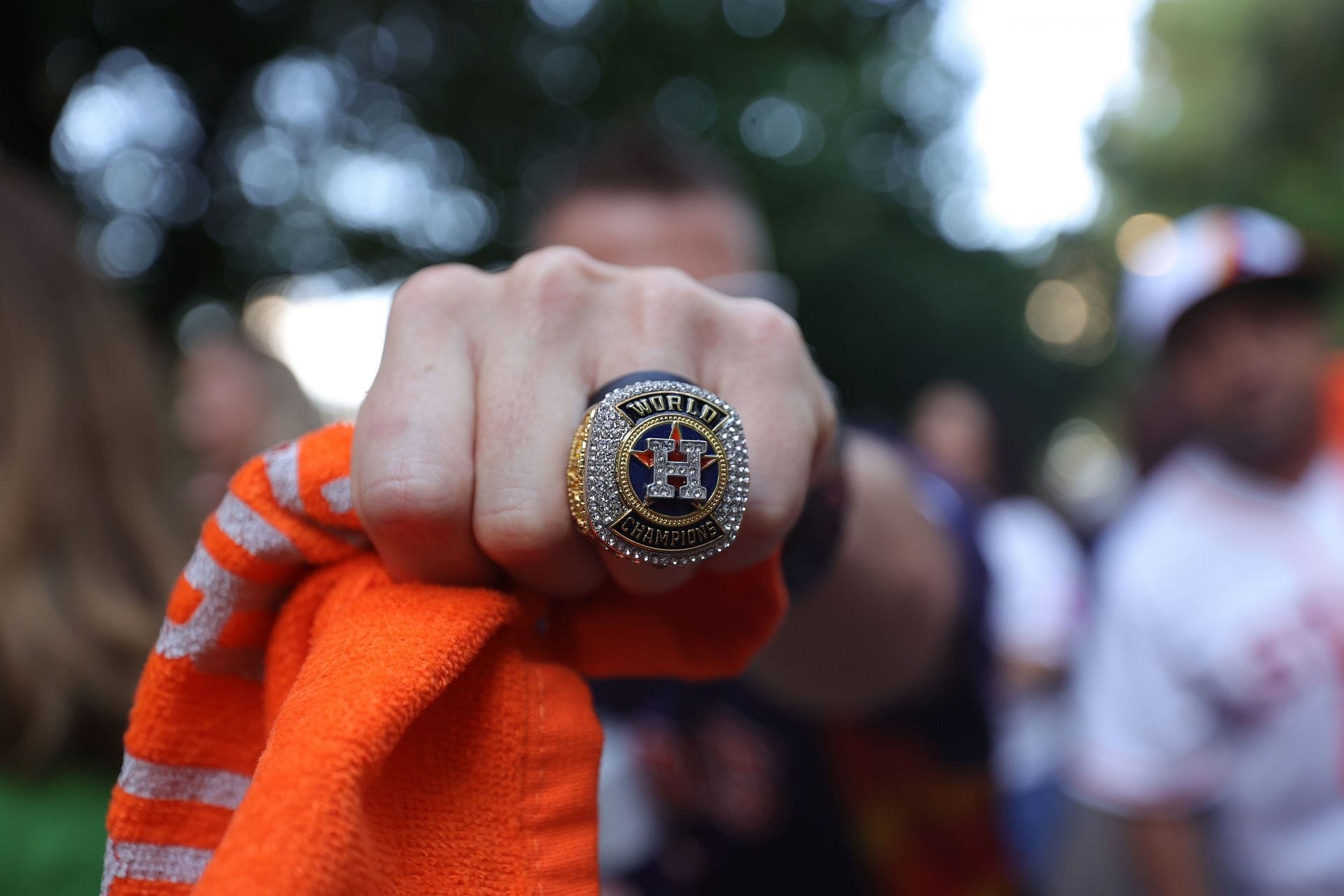 ASTROS FLASHBACK⚾Hoard Of The Rings: Houston Astros Fans' Love