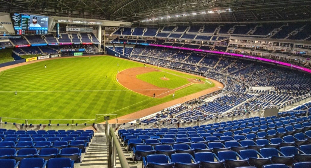 Is it just me, or does Marlins Park look so much better with the roof open  : r/MiamiMarlins