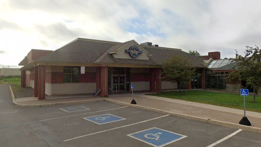 Liquor-store attacker pitches fit on phone