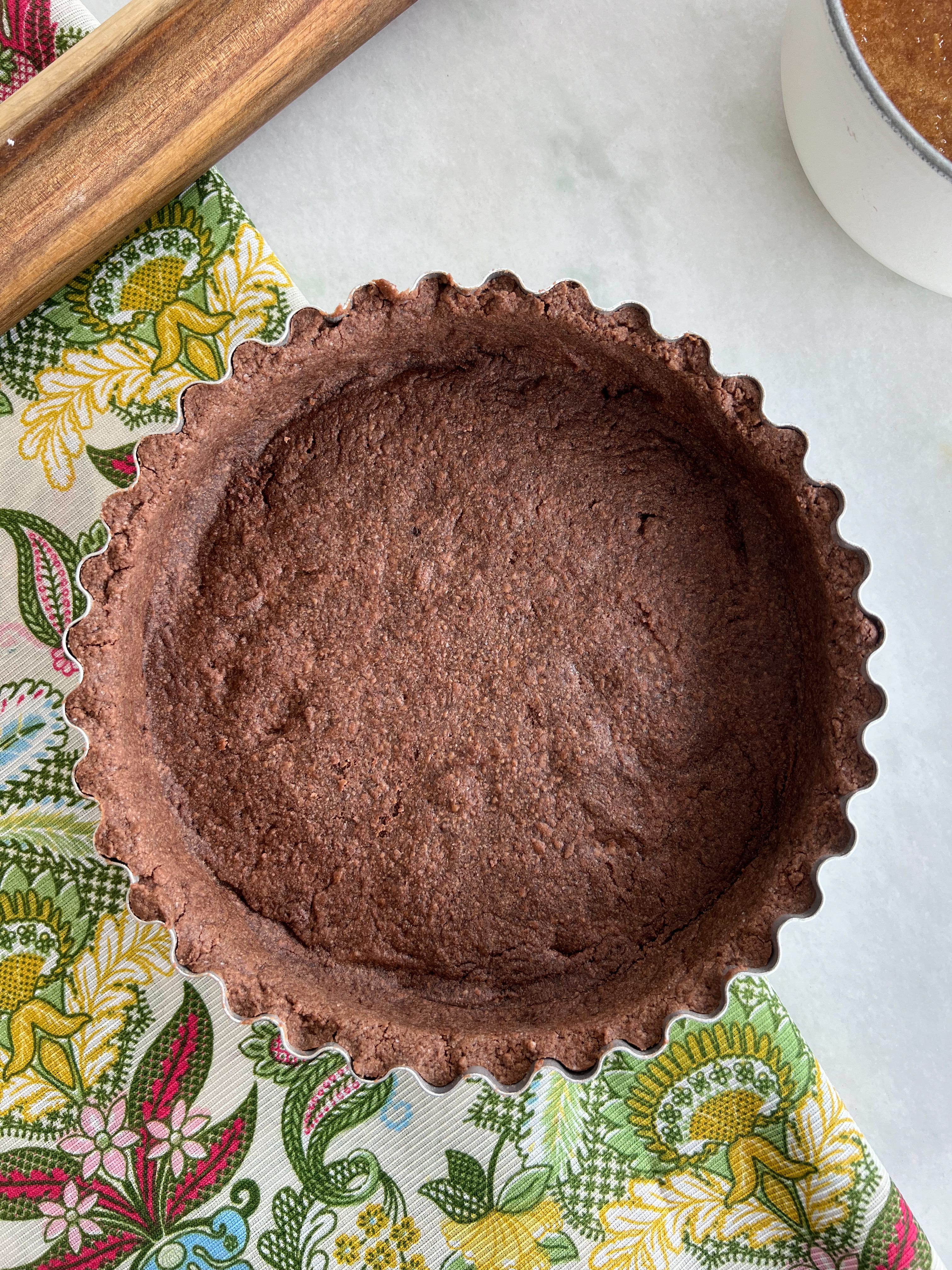 Bolo de chocolate com café na massa e ganache de caramelo