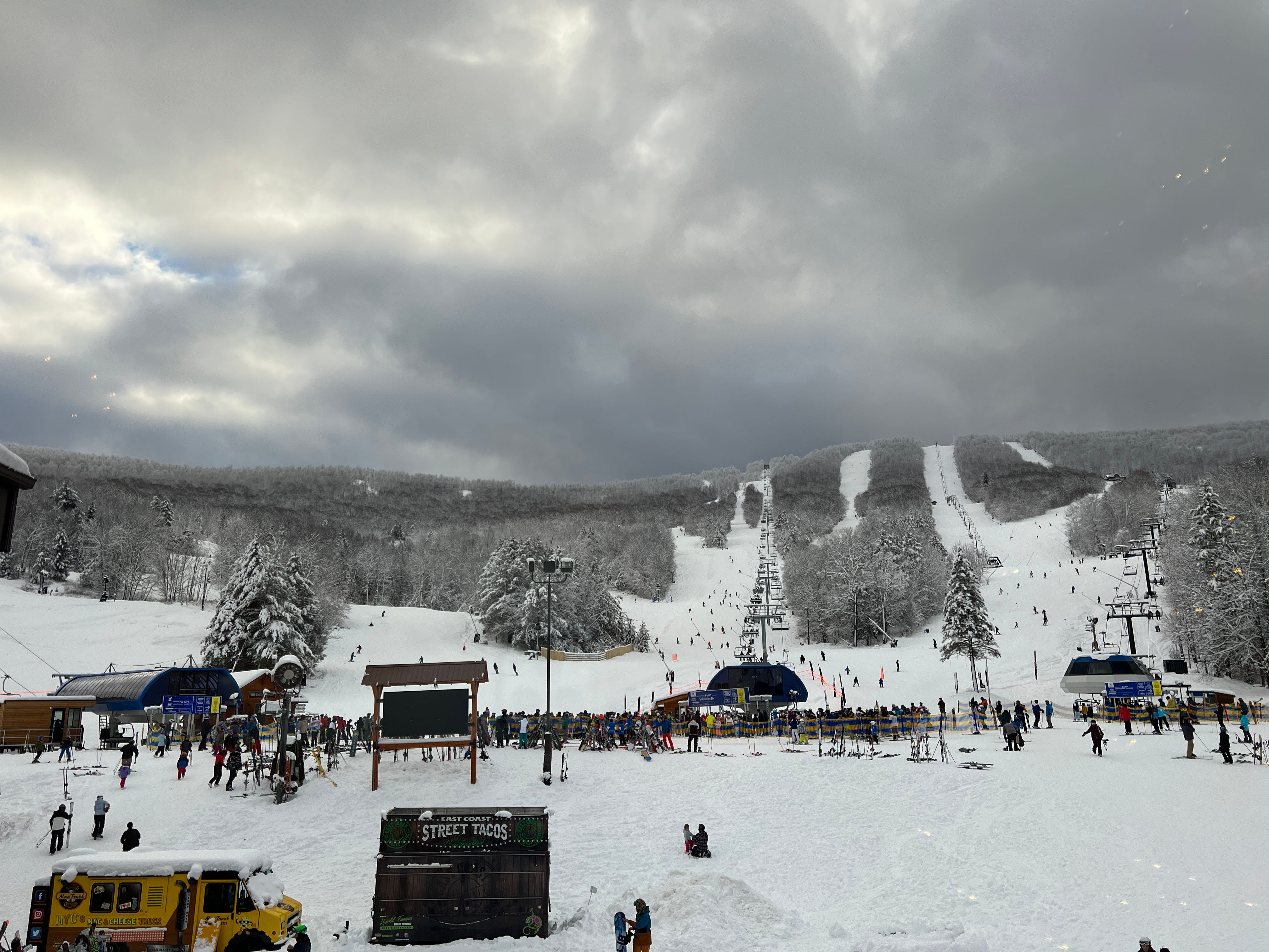 Long lines at lift - over crowded - Review of Jack Frost Mountain