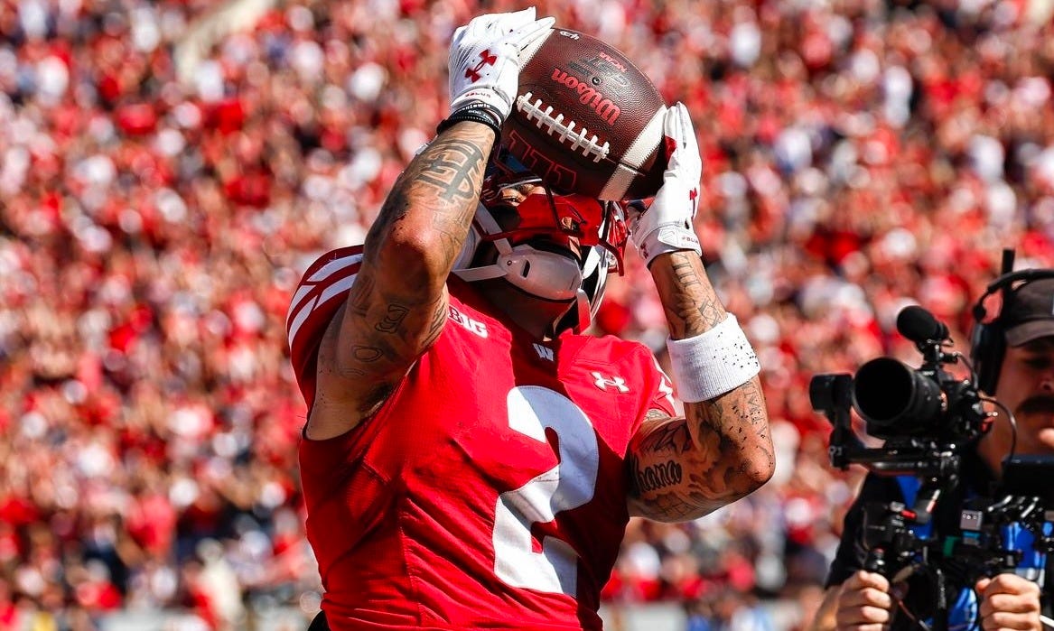 Wisconsin Football Wide Receiver Trech Kekahuna Enters The Transfer Portal