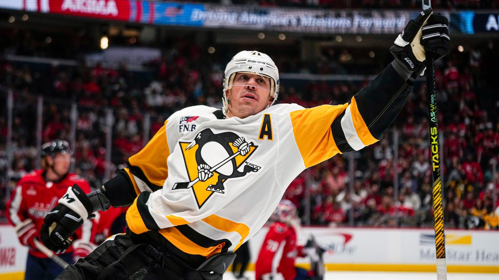See Mario Lemieux Dive Into Sidney Crosby's Pool