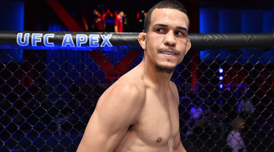 Brad Tavares: Israel Adesanya 'Trying to Convince Himself' or