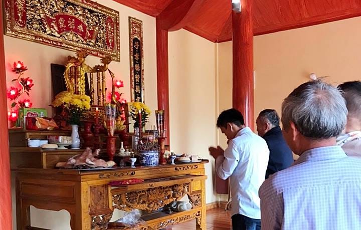 Bài Khấn Di Chuyển Bàn Thờ Trong Nhà: Lưu Ý và Cách Thực Hiện Đúng Để Tạo Tâm An Lành