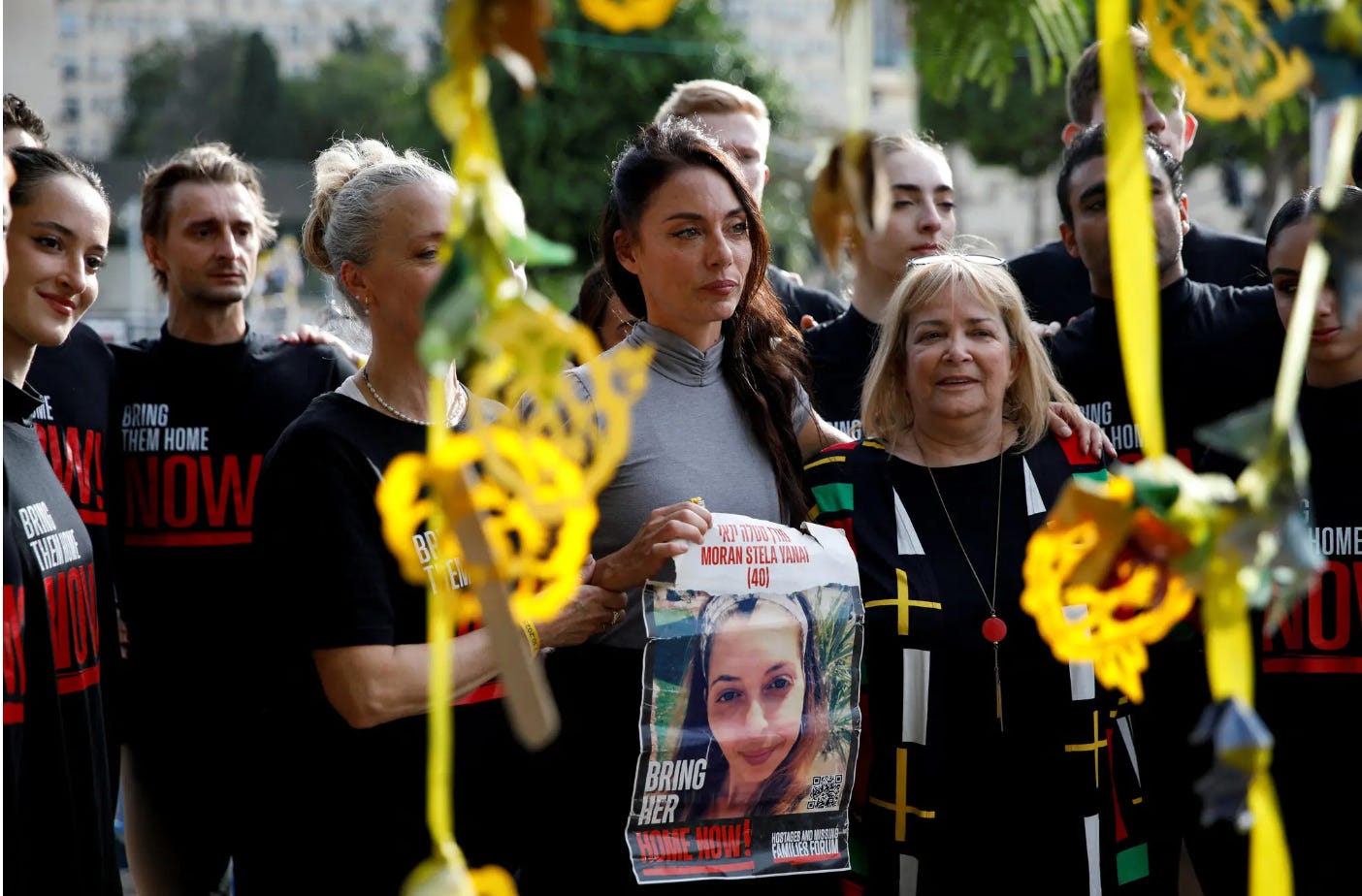 In slitta con i bambini: chi ha testa la protegge