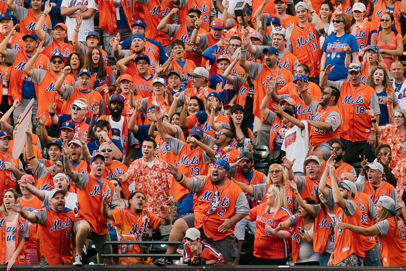 7 Line Army Supports Mets During Subway Series - Mets History