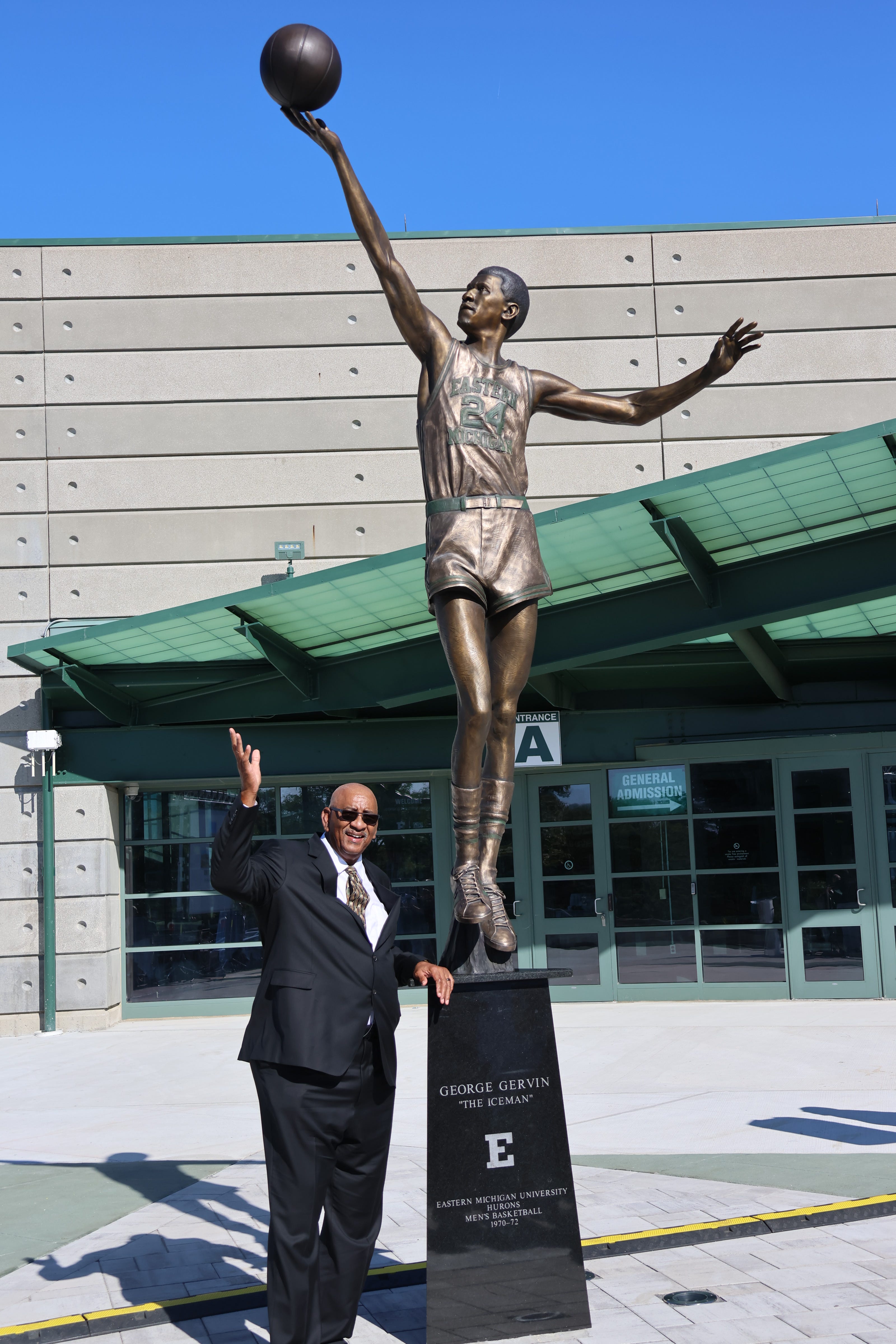 George Gervin statue unveiled at Eastern Michigan University