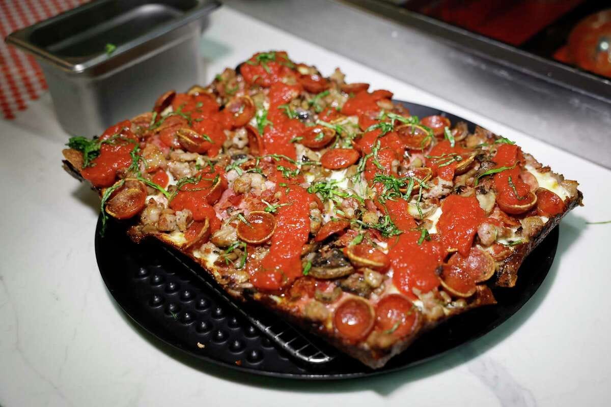 Chicago's great pizza debate: deep dish vs. tavern-style - Slice Pizza Blog