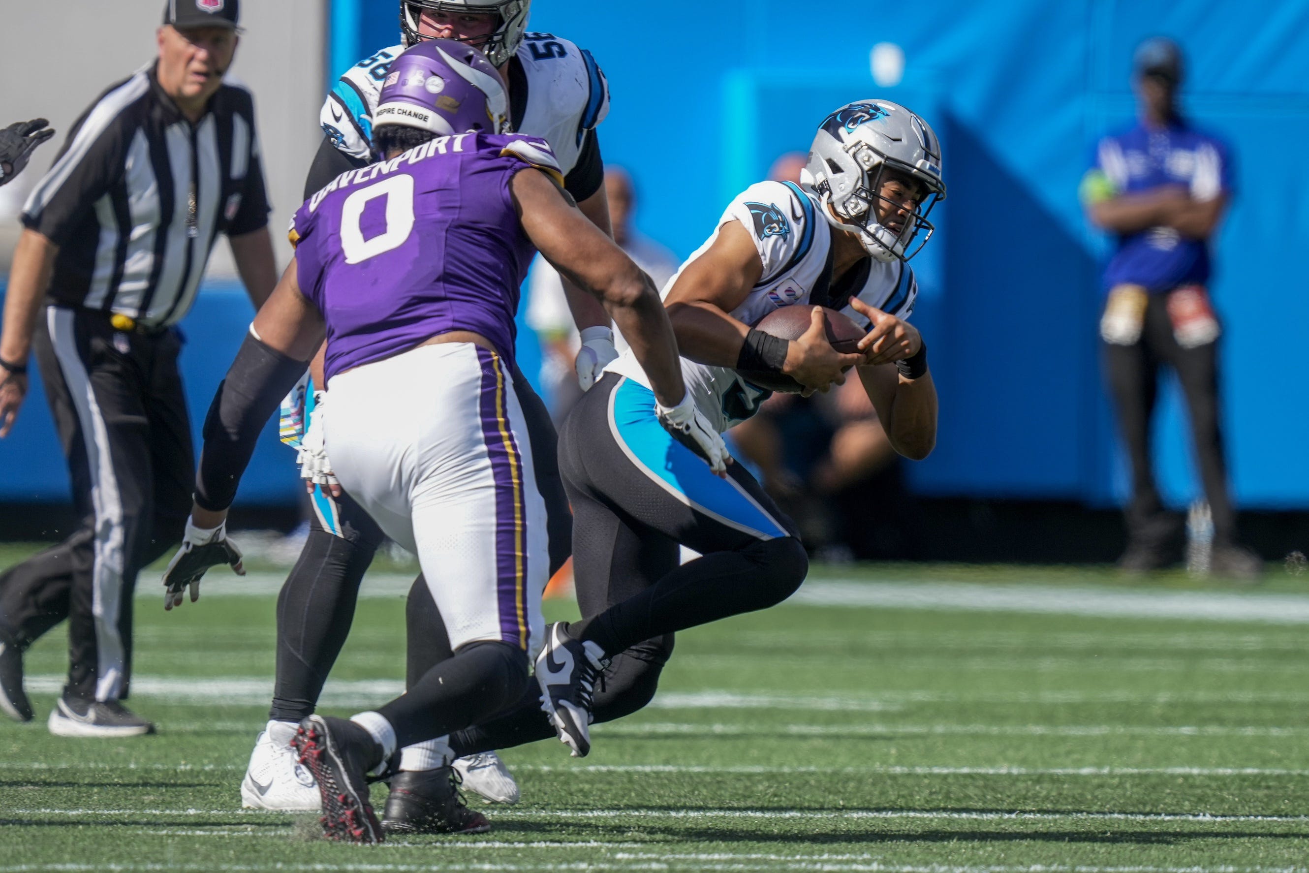 Vikings defense forces four turnovers, including rookie's pick-six