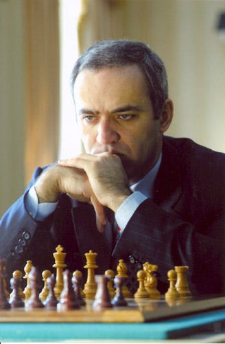 Ícone do xadrez, Kasparov anuncia volta às competições após 12