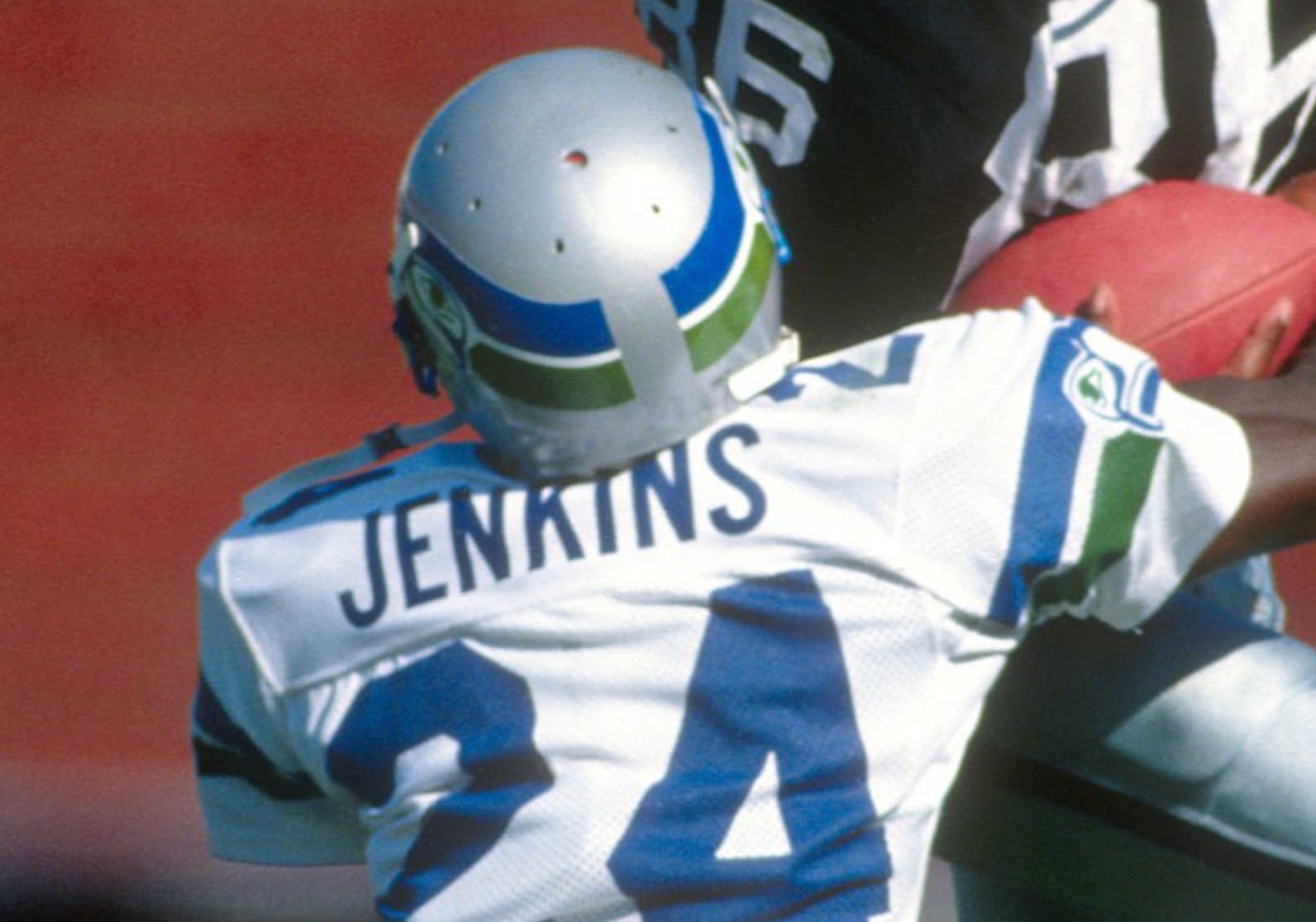 Seahawks] Breaking tradition with uni's. Wearing white jersey / navy pants  at home to honor SB 48 championship. : r/Seahawks