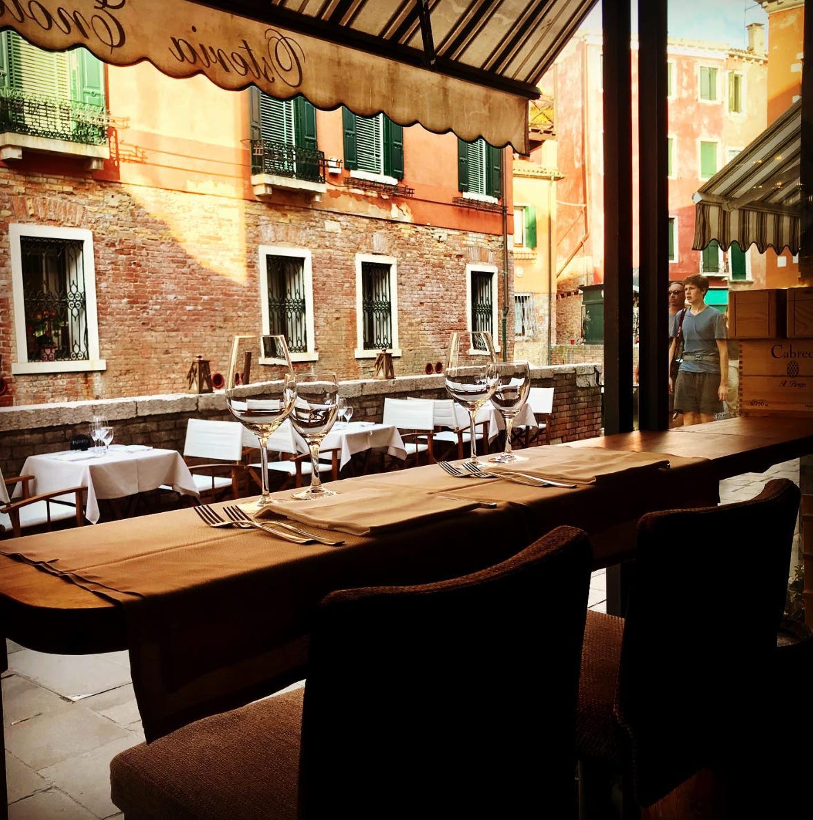 Osteria enoteca online ai artisti