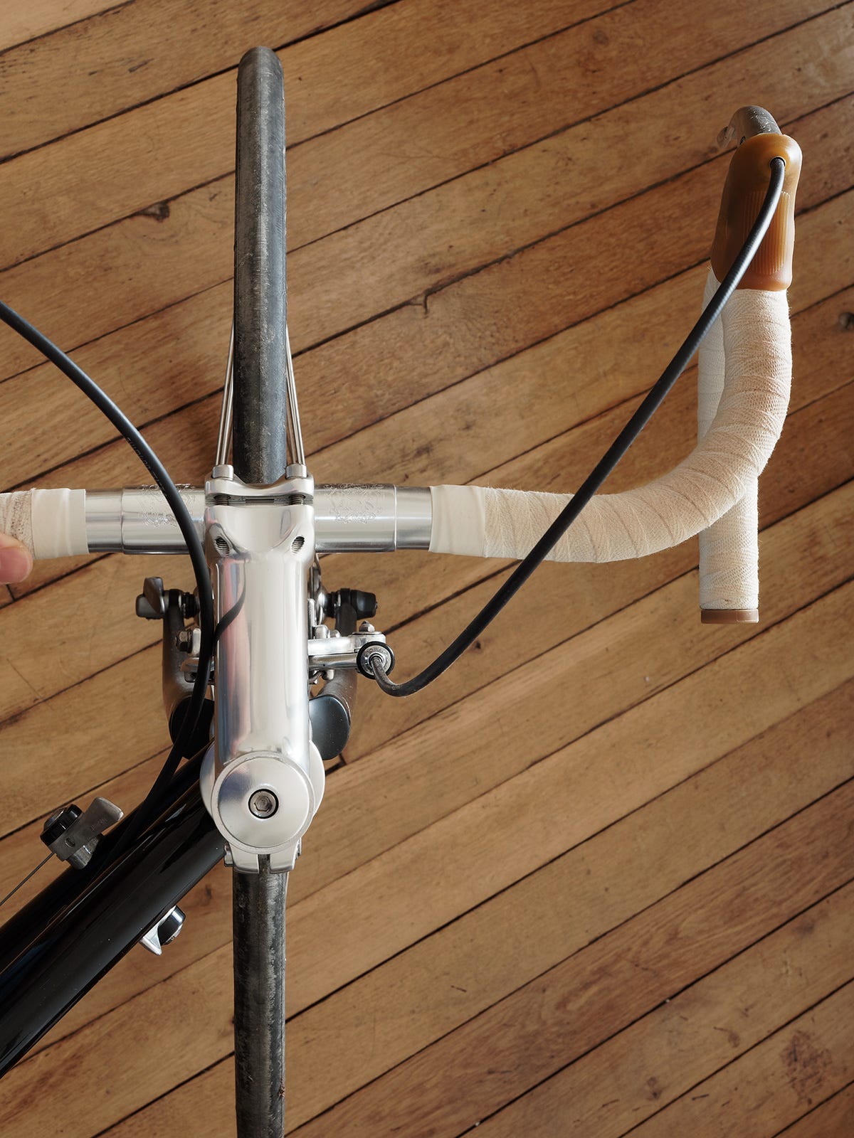 Straightening store handlebars bicycle